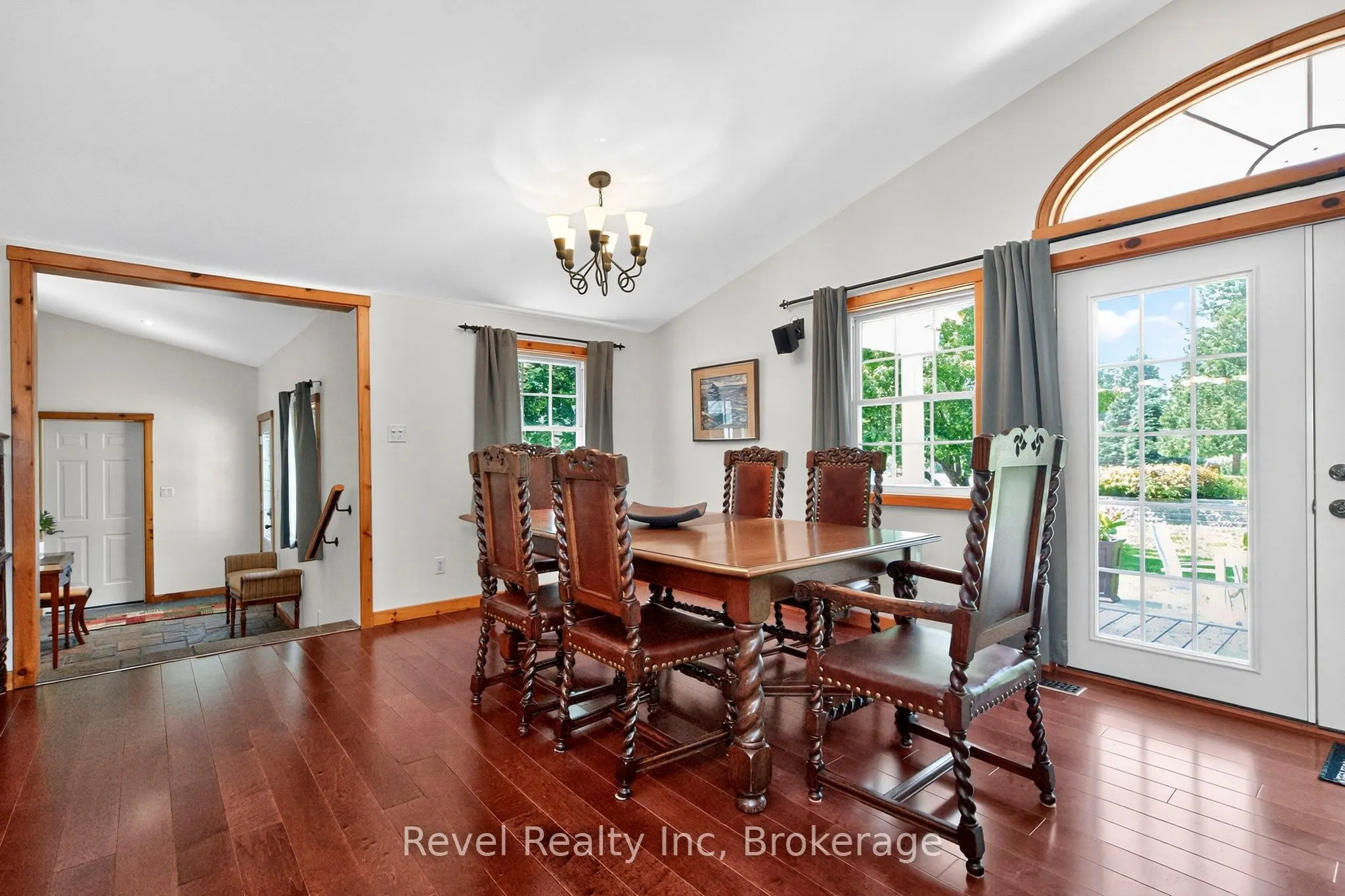 33 Belcourt Crescent
