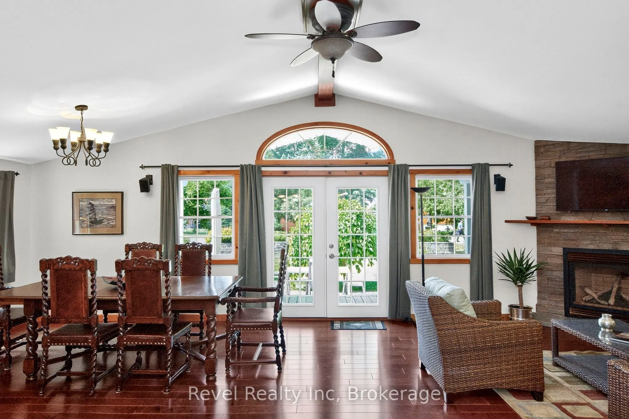 33 Belcourt Crescent