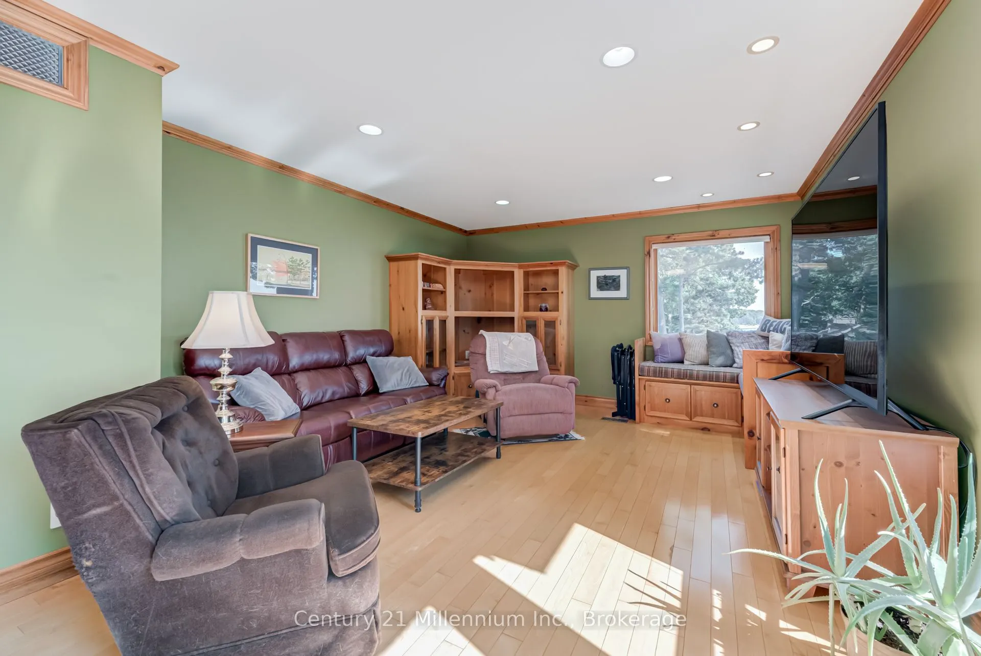 8 Willow Drive