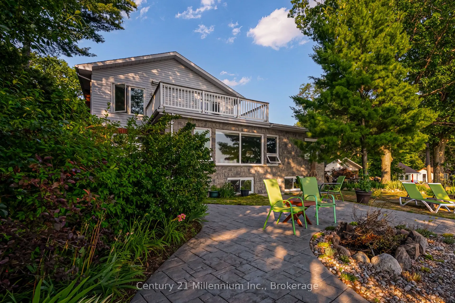 8 Willow Drive