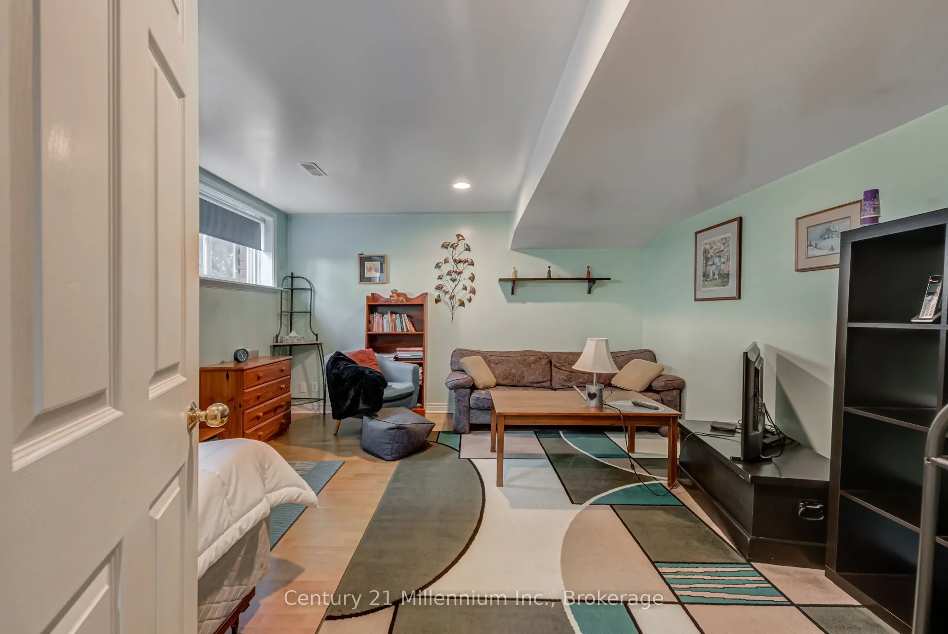 8 Willow Drive