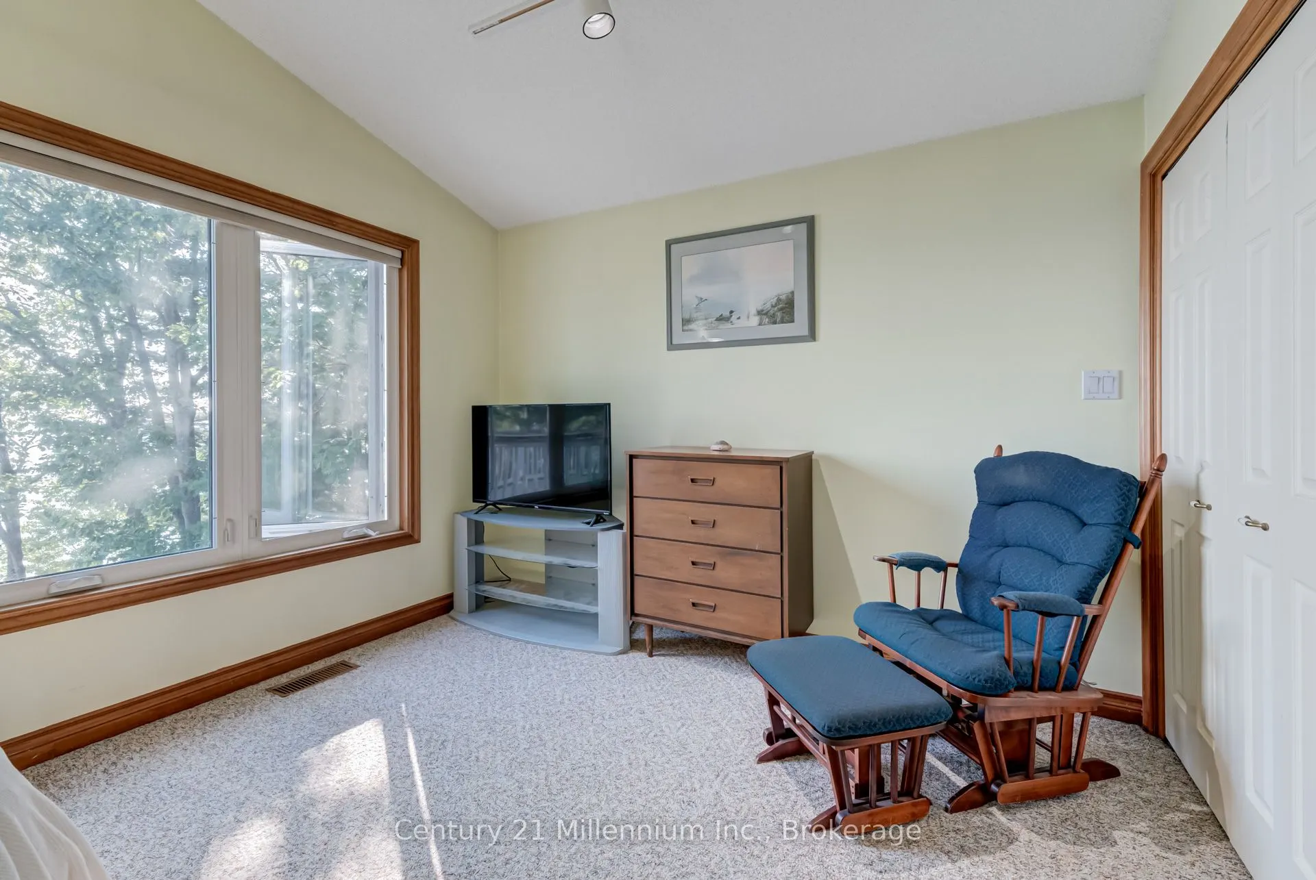 8 Willow Drive