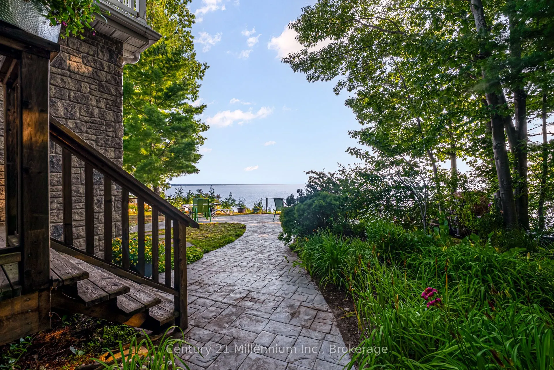 8 Willow Drive