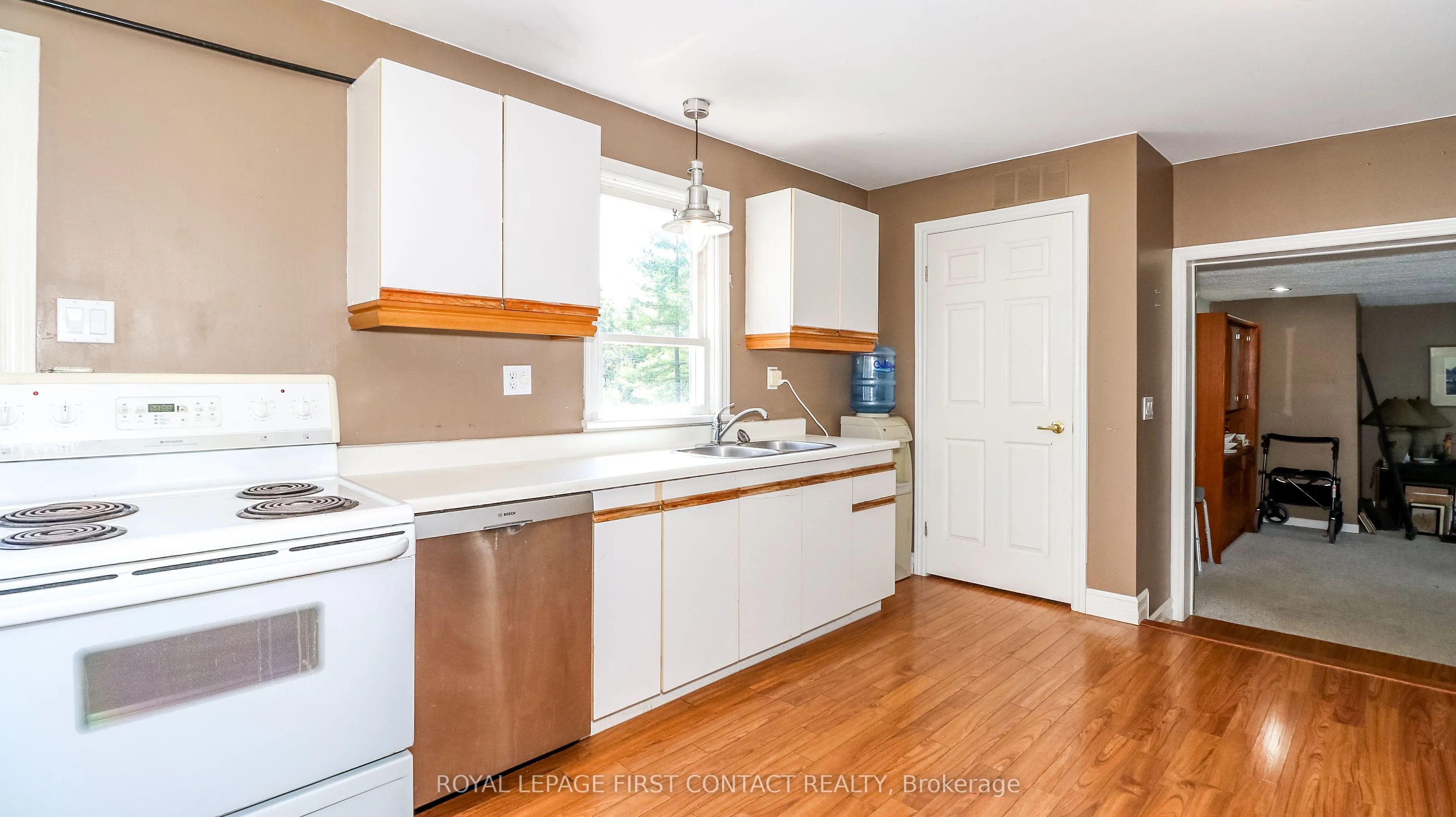 953 Ridge Road W