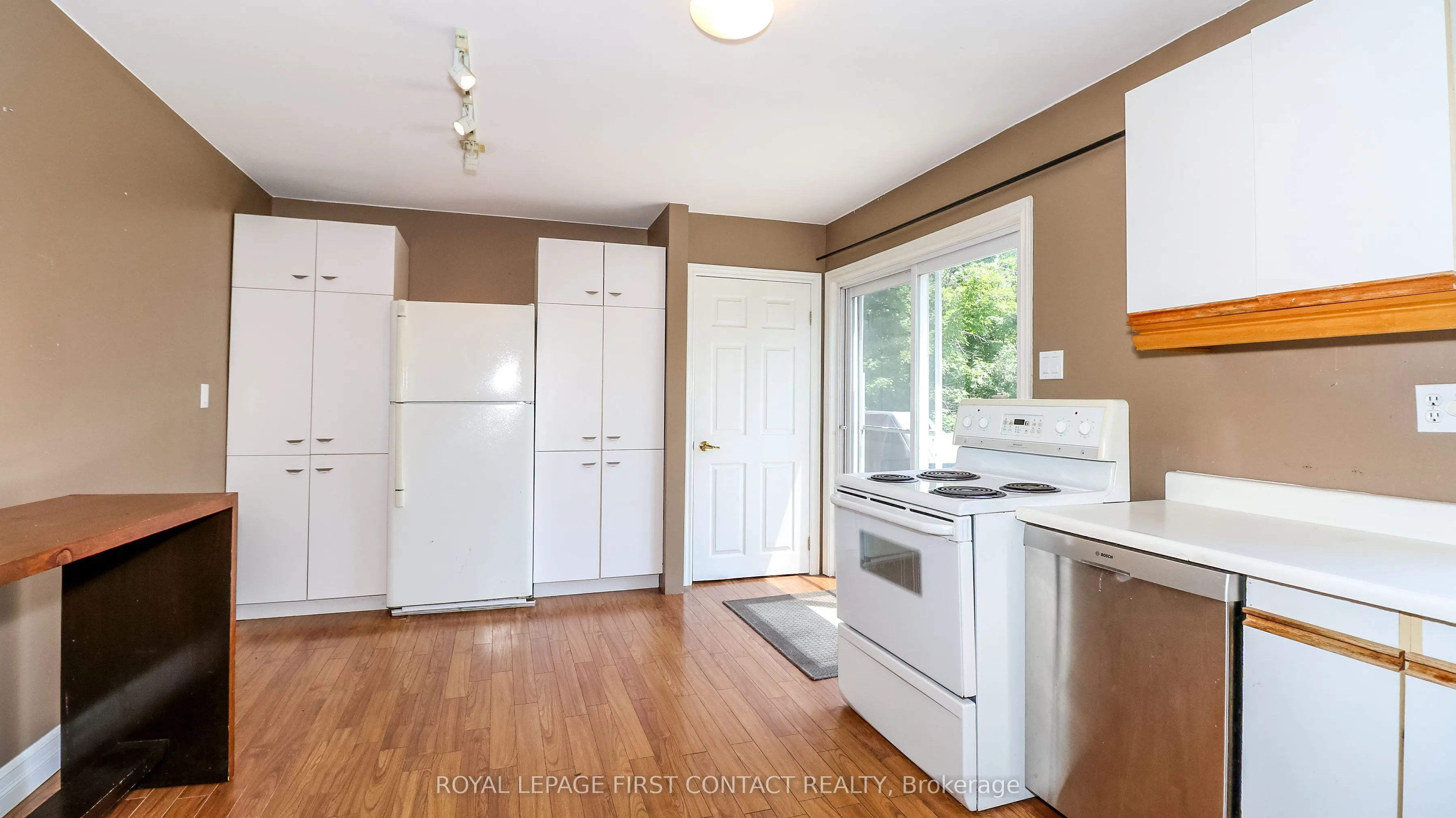 953 Ridge Road W