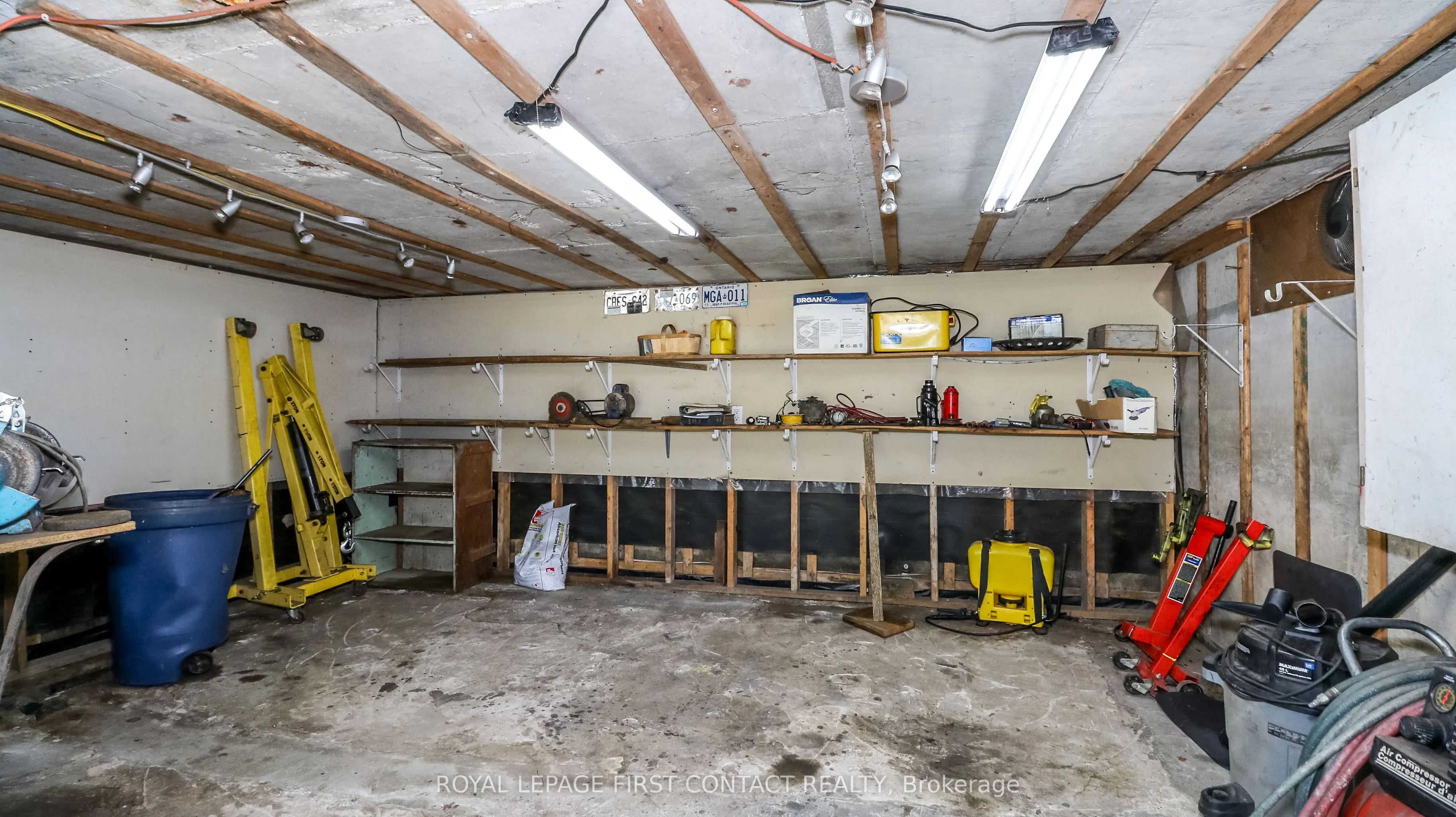 953 Ridge Road W