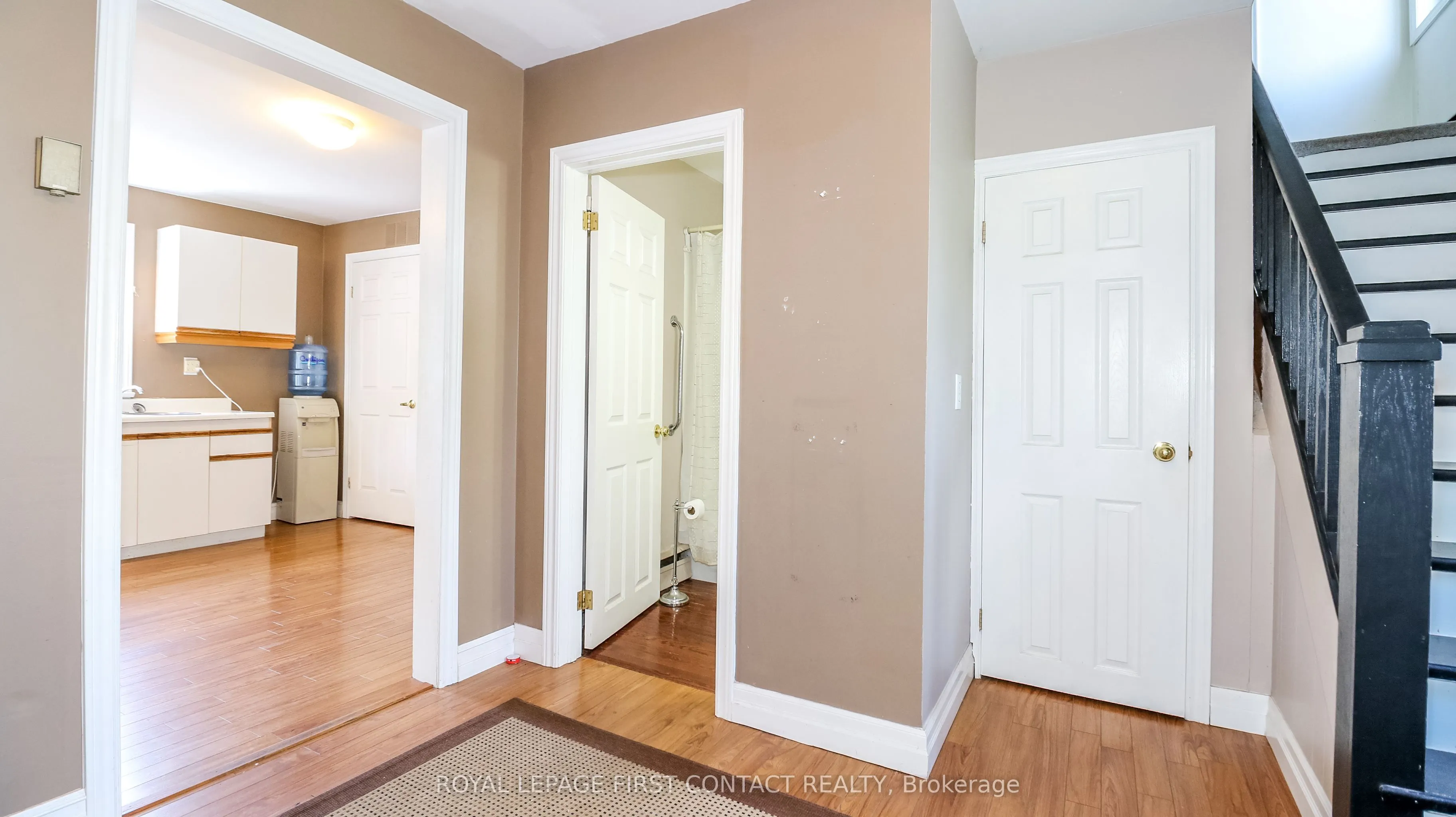 953 Ridge Road W