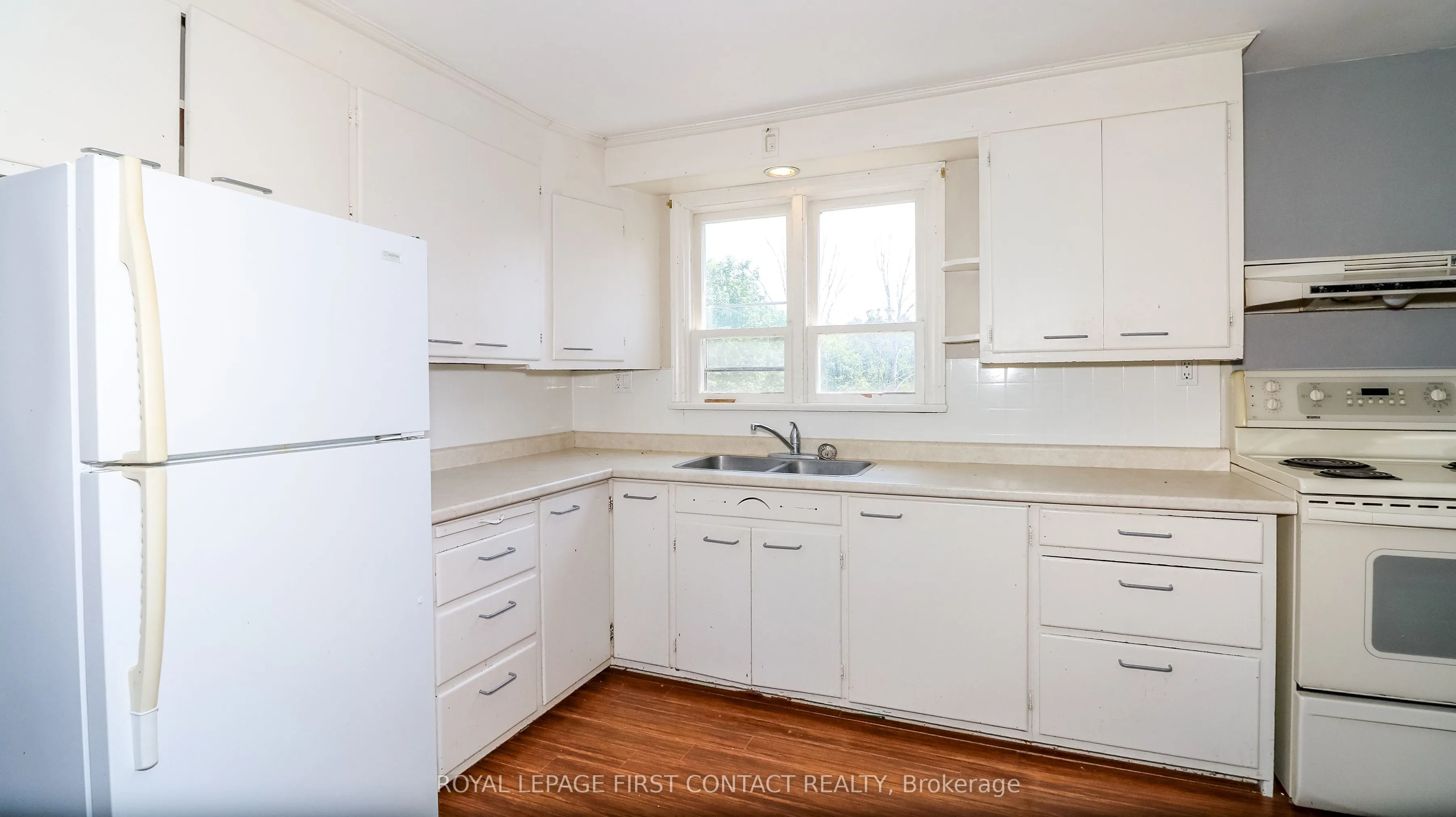 953 Ridge Road W