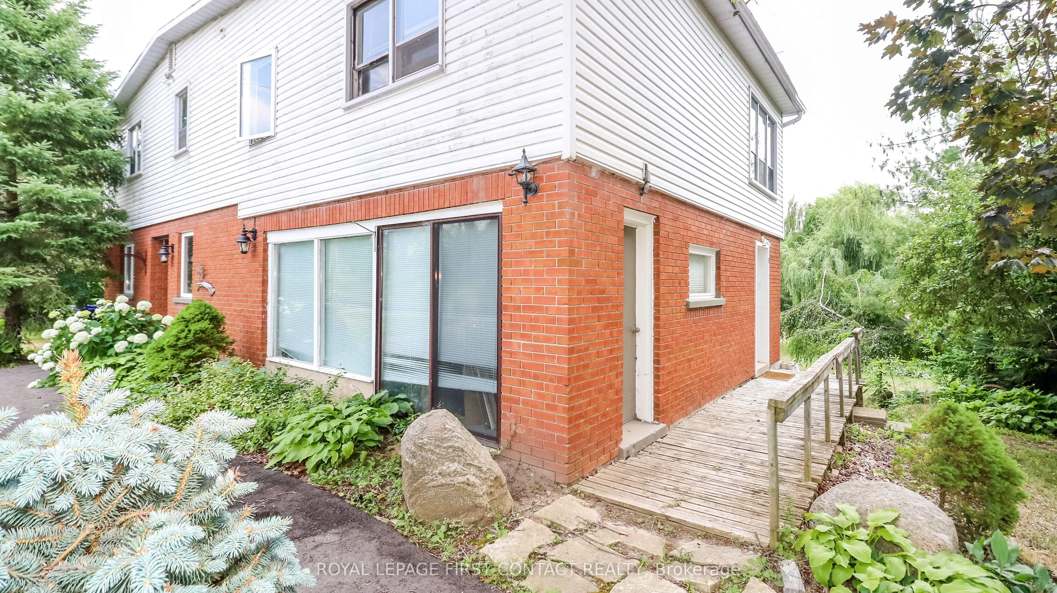 953 Ridge Road W