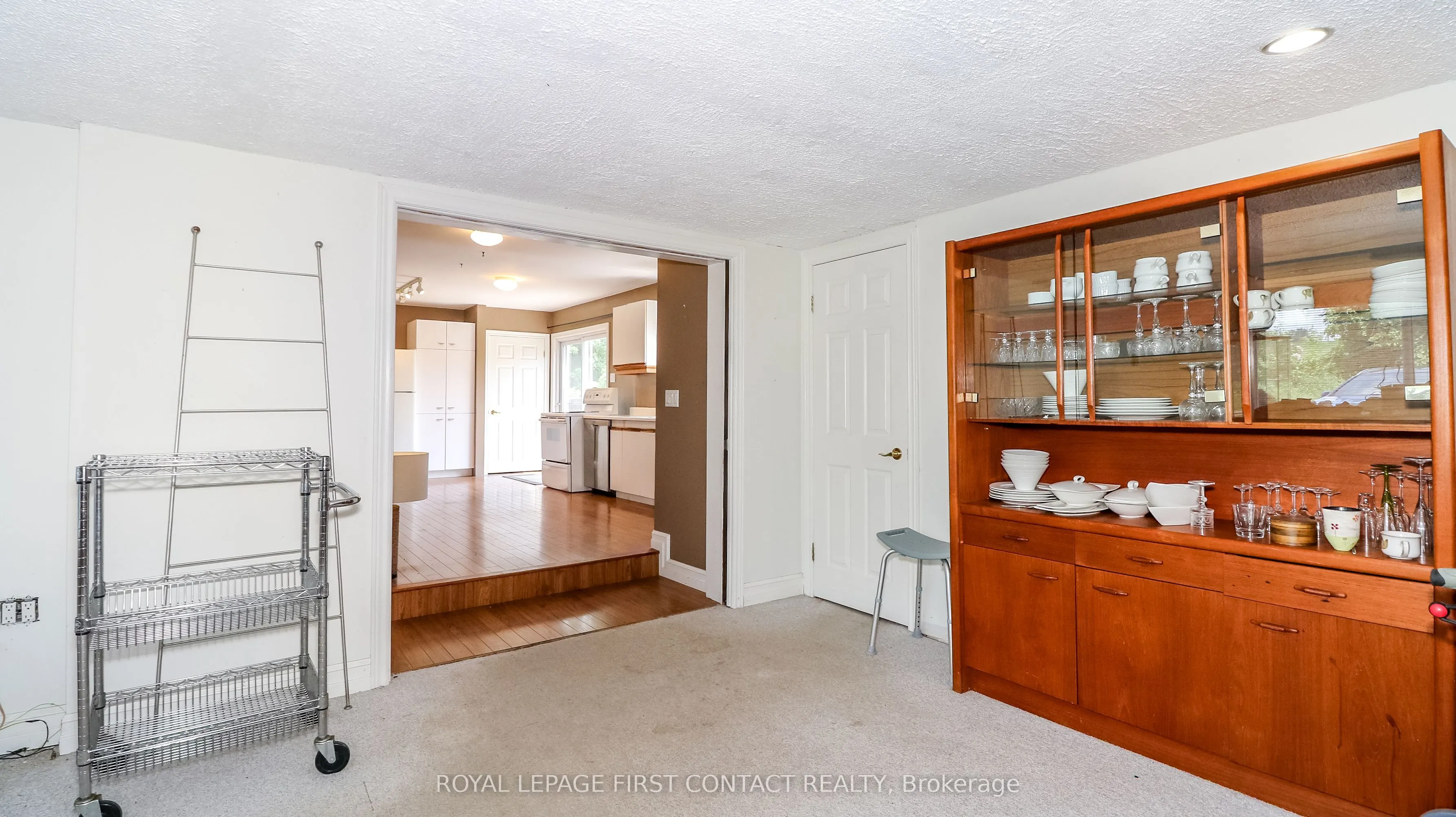 953 Ridge Road W