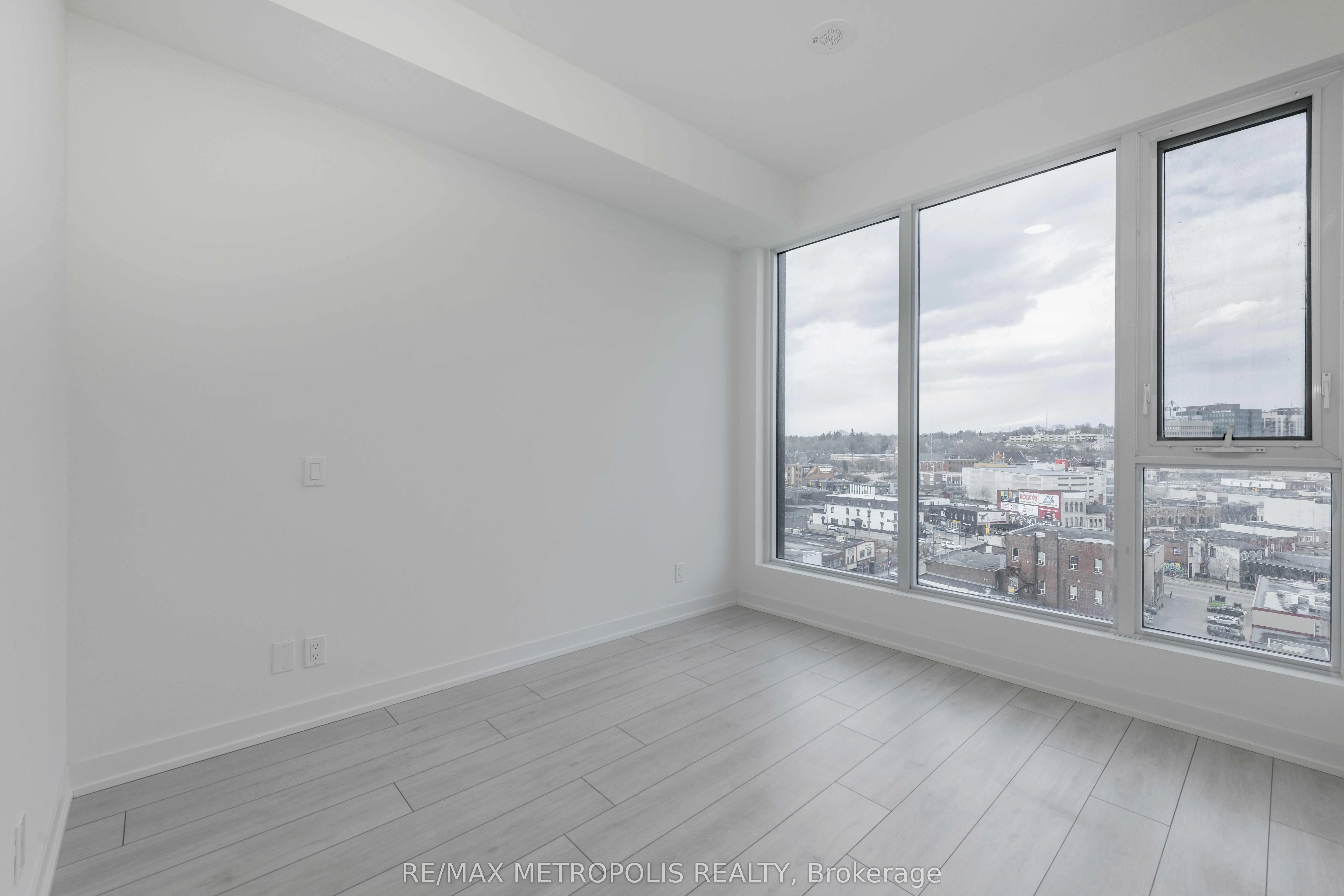 39 Mary Street, #908