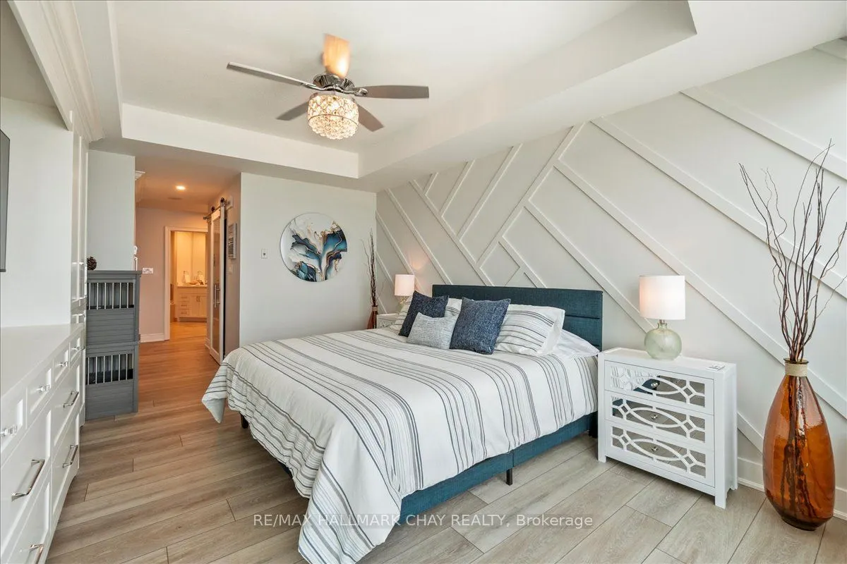 33 Ellen Street, #1104