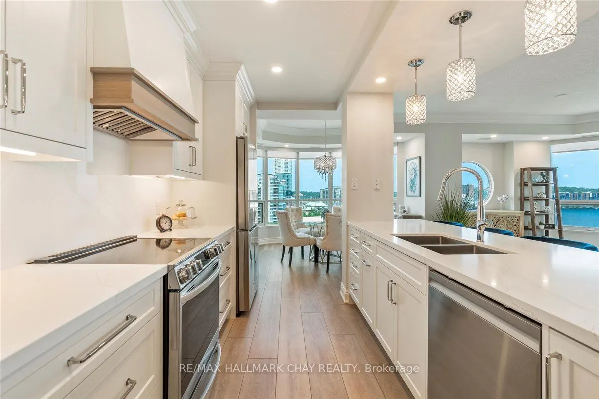 33 Ellen Street, #1104