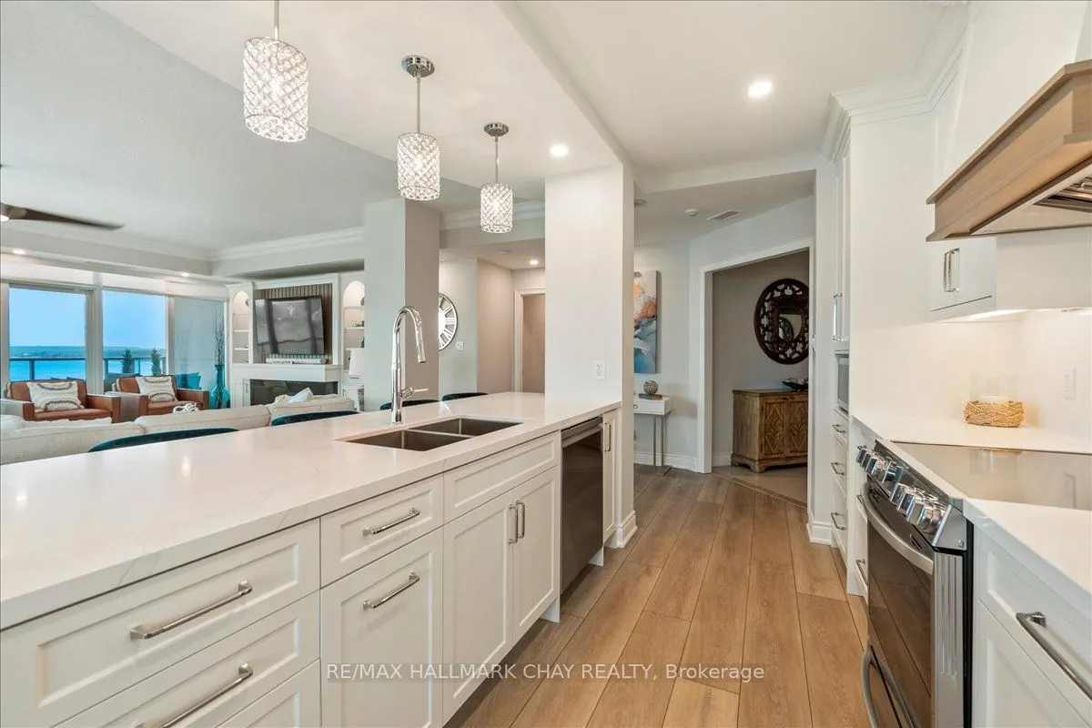 33 Ellen Street, #1104