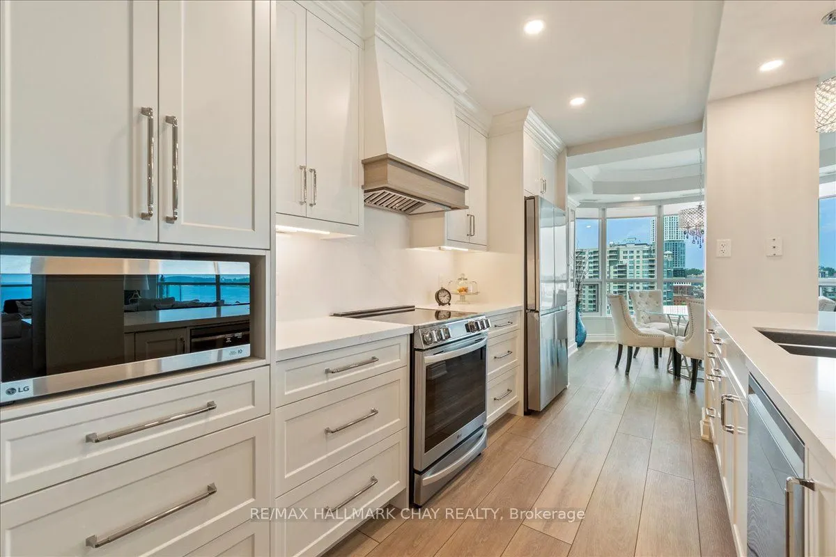33 Ellen Street, #1104