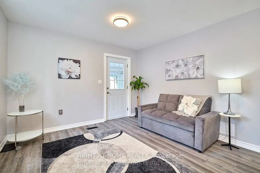156 peel Street, #B
