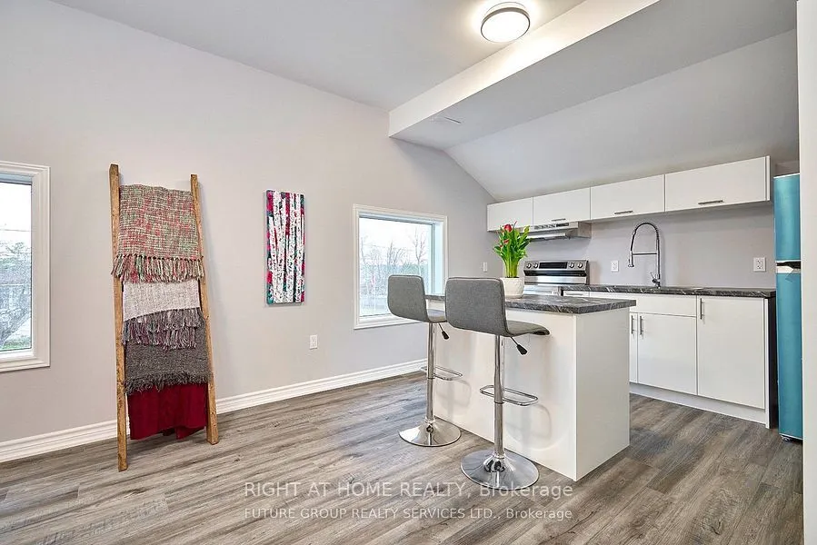 156 peel Street, #B