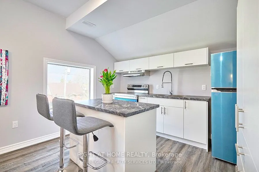 156 peel Street, #B