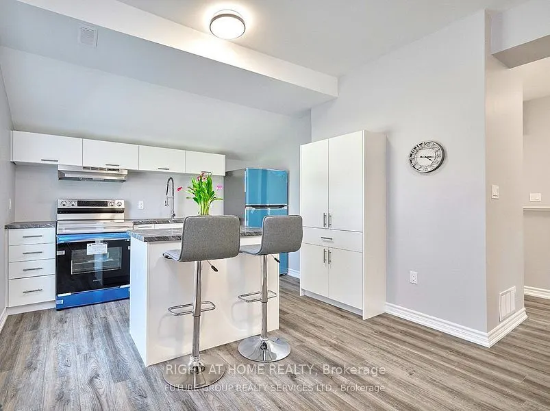 156 peel Street, #B