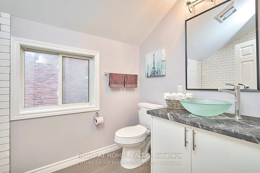 156 peel Street, #B