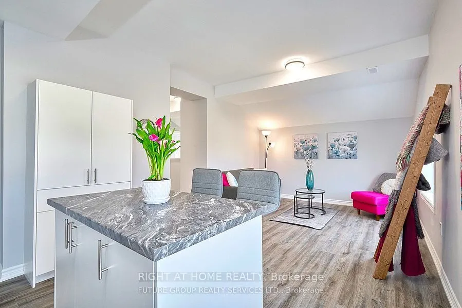 156 peel Street, #B