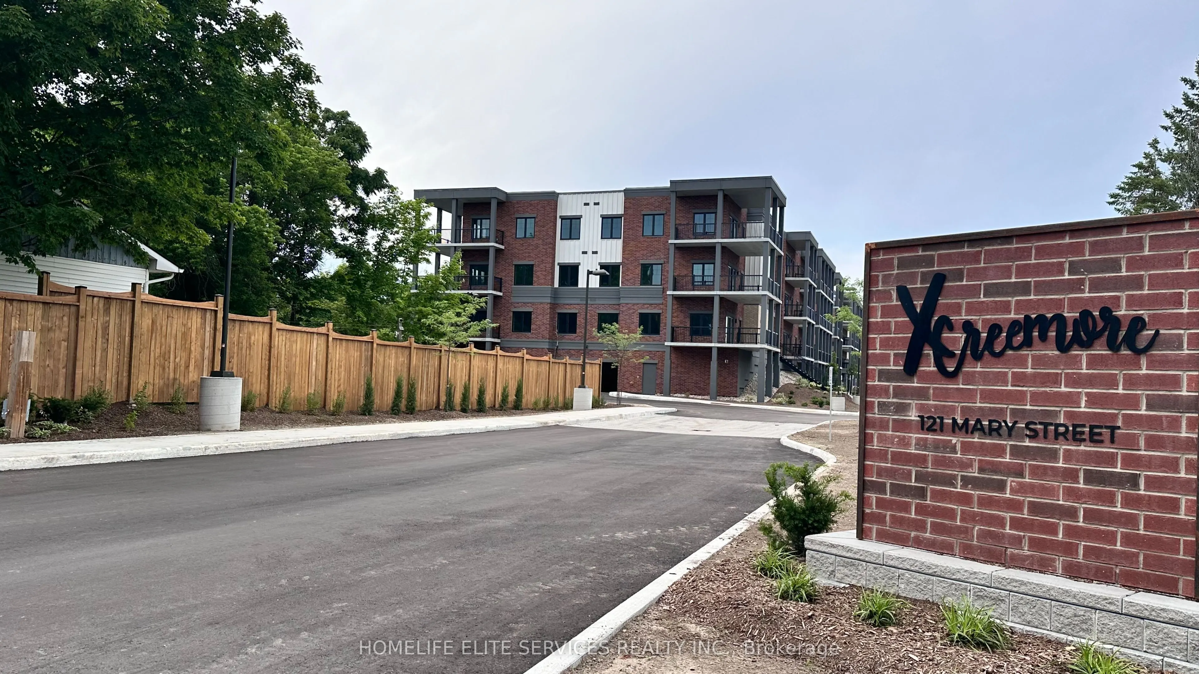 121 Mary Street, #306