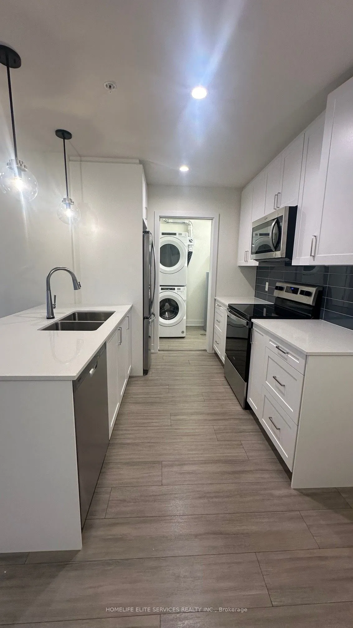 121 Mary Street, #306