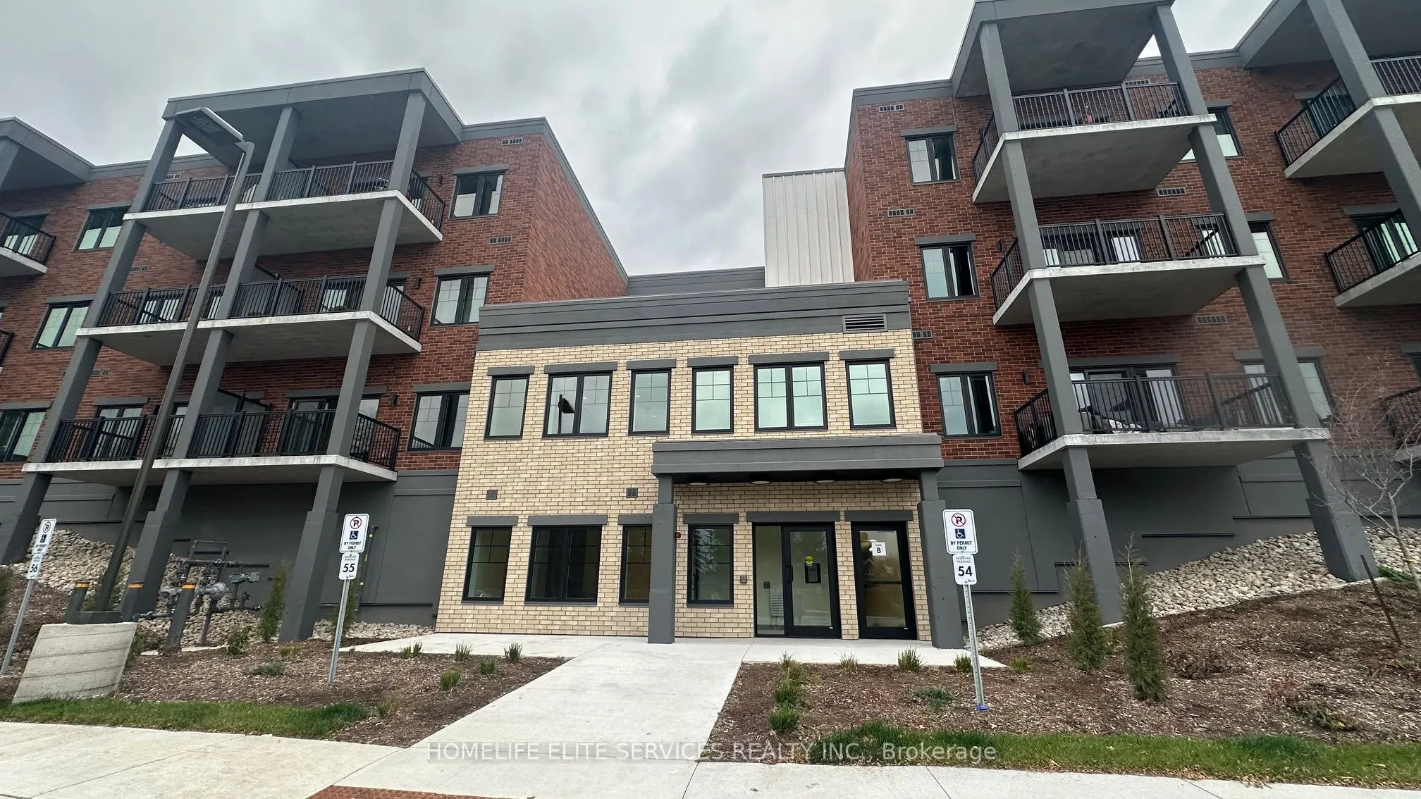 121 Mary Street, #306