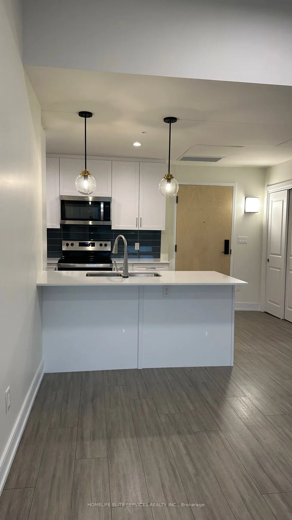 121 Mary Street, #306