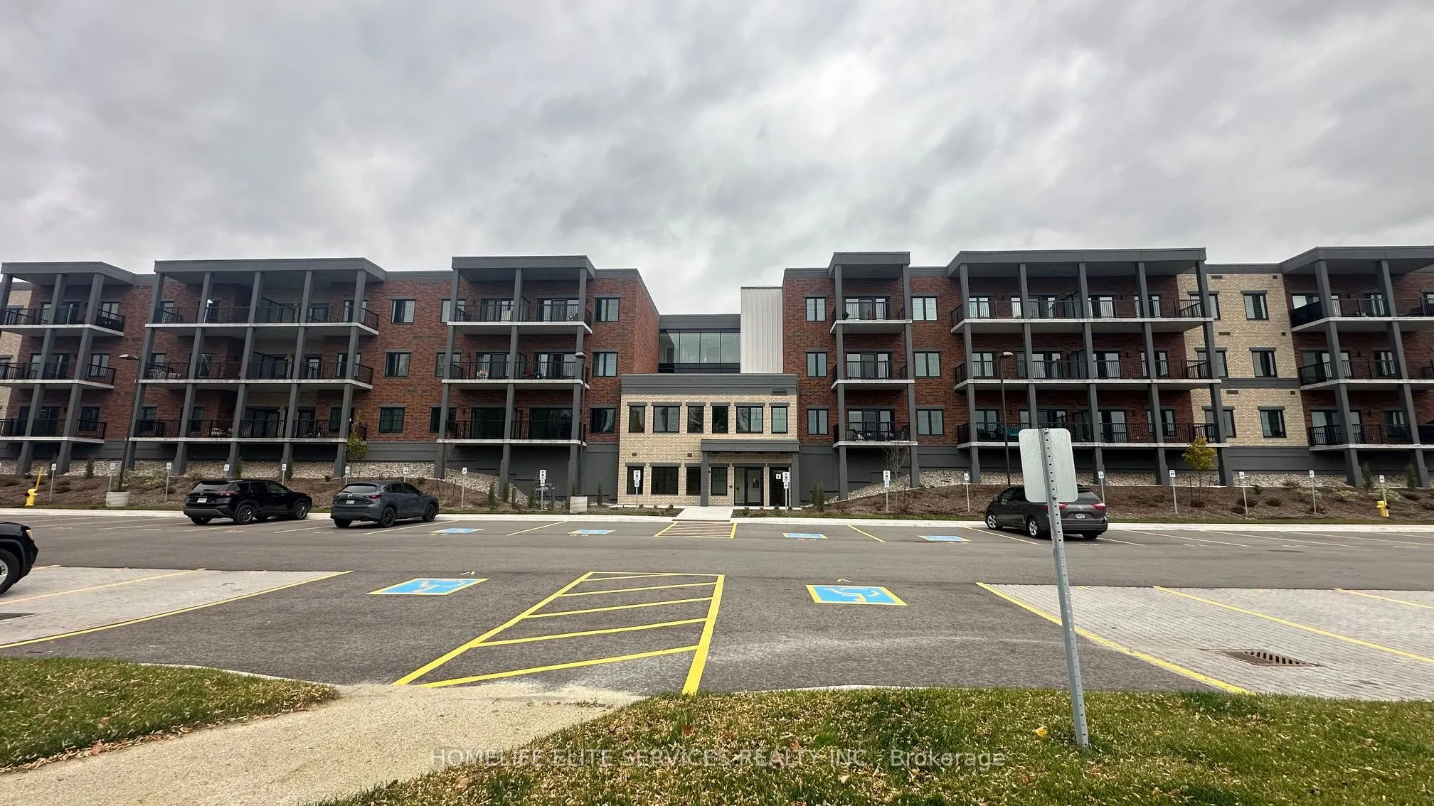 121 Mary Street, #306