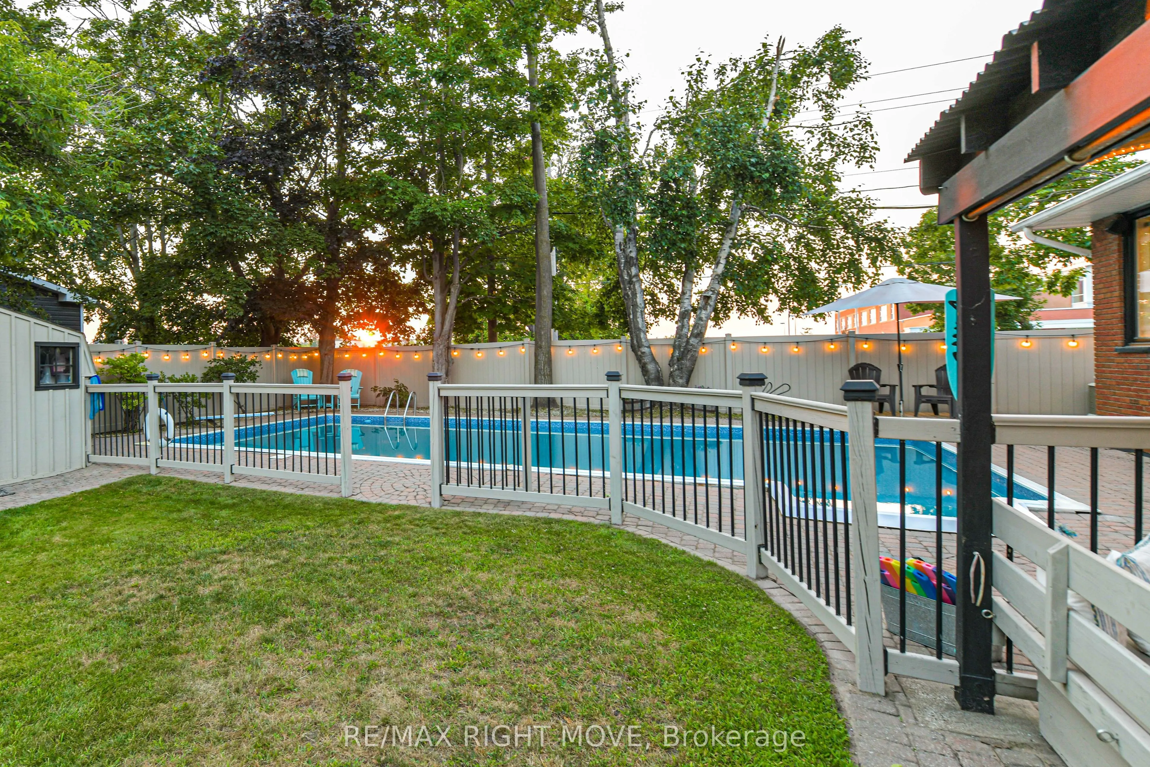 457 Peter Street N