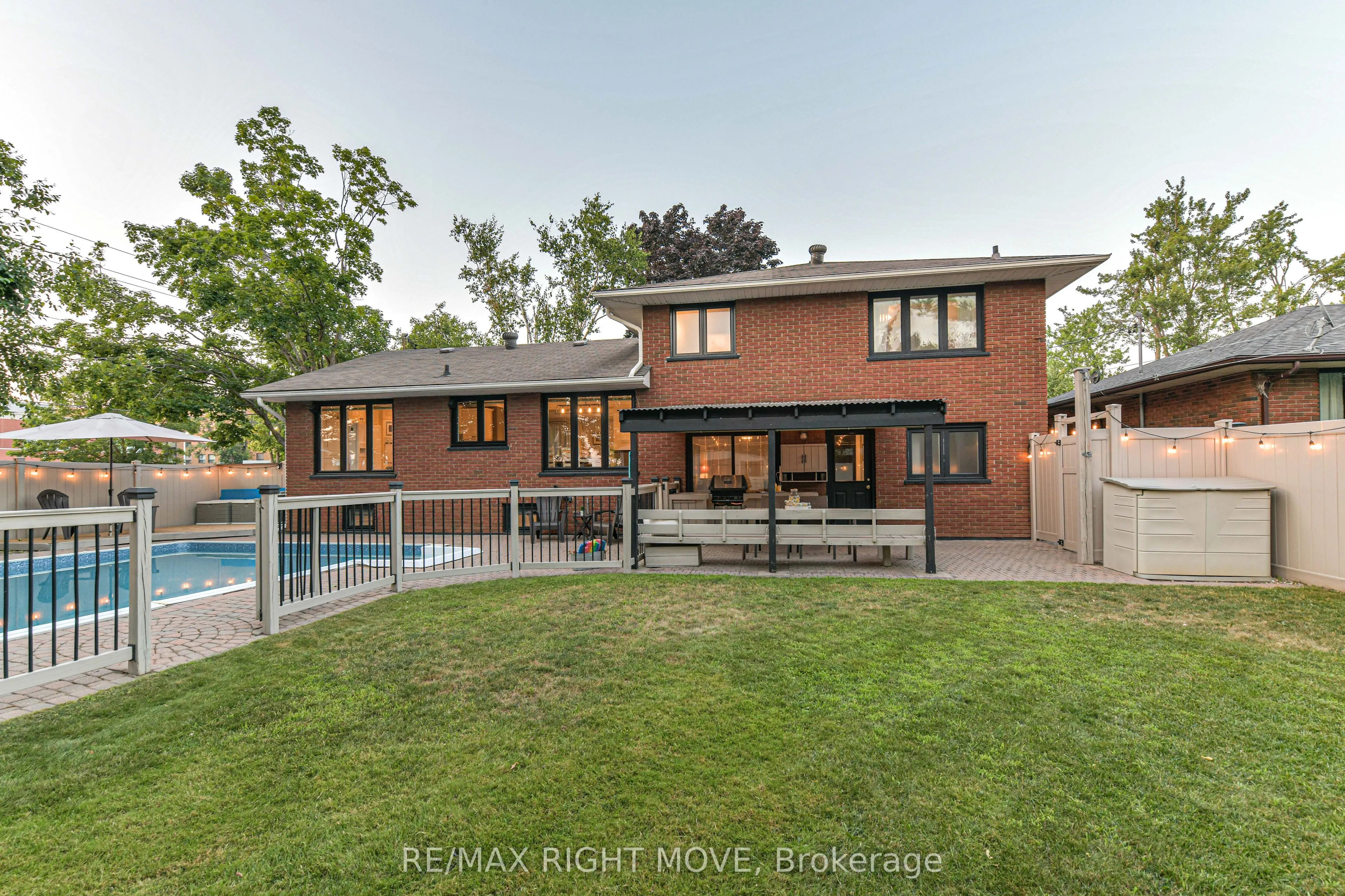 457 Peter Street N