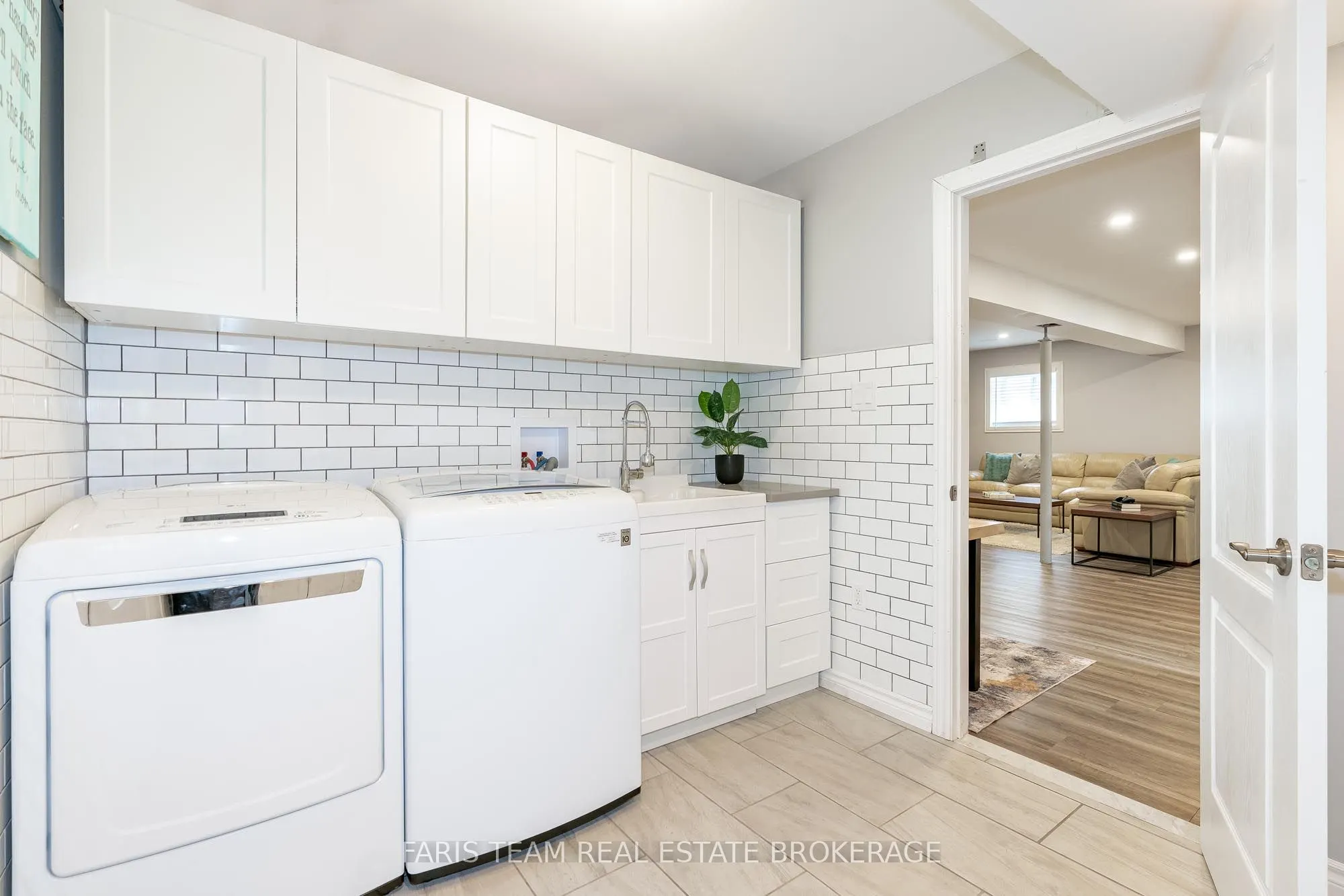 27 Marilyn Avenue S
