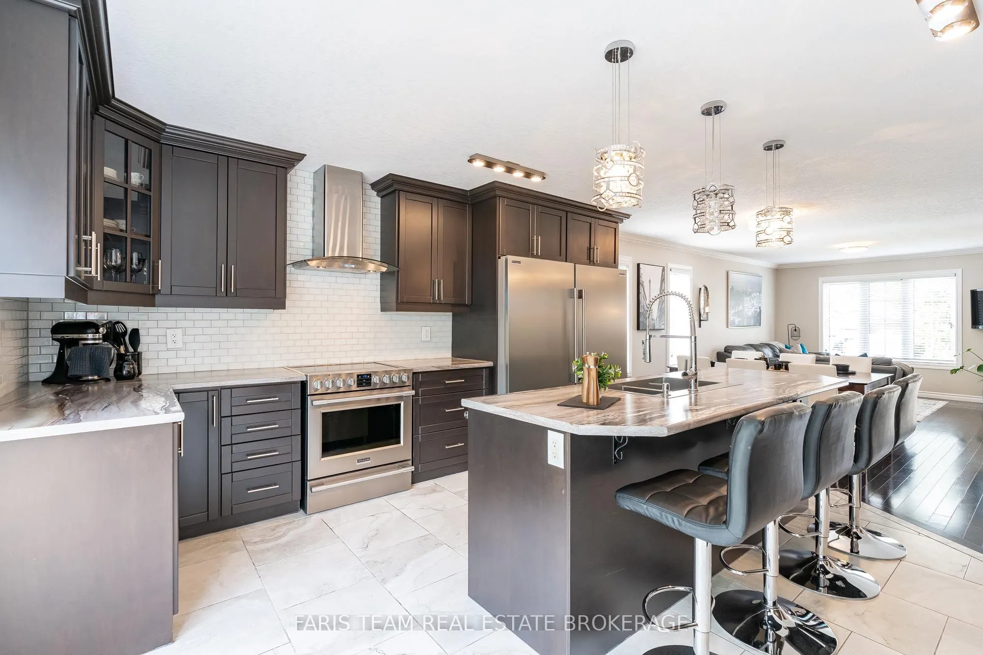 27 Marilyn Avenue S
