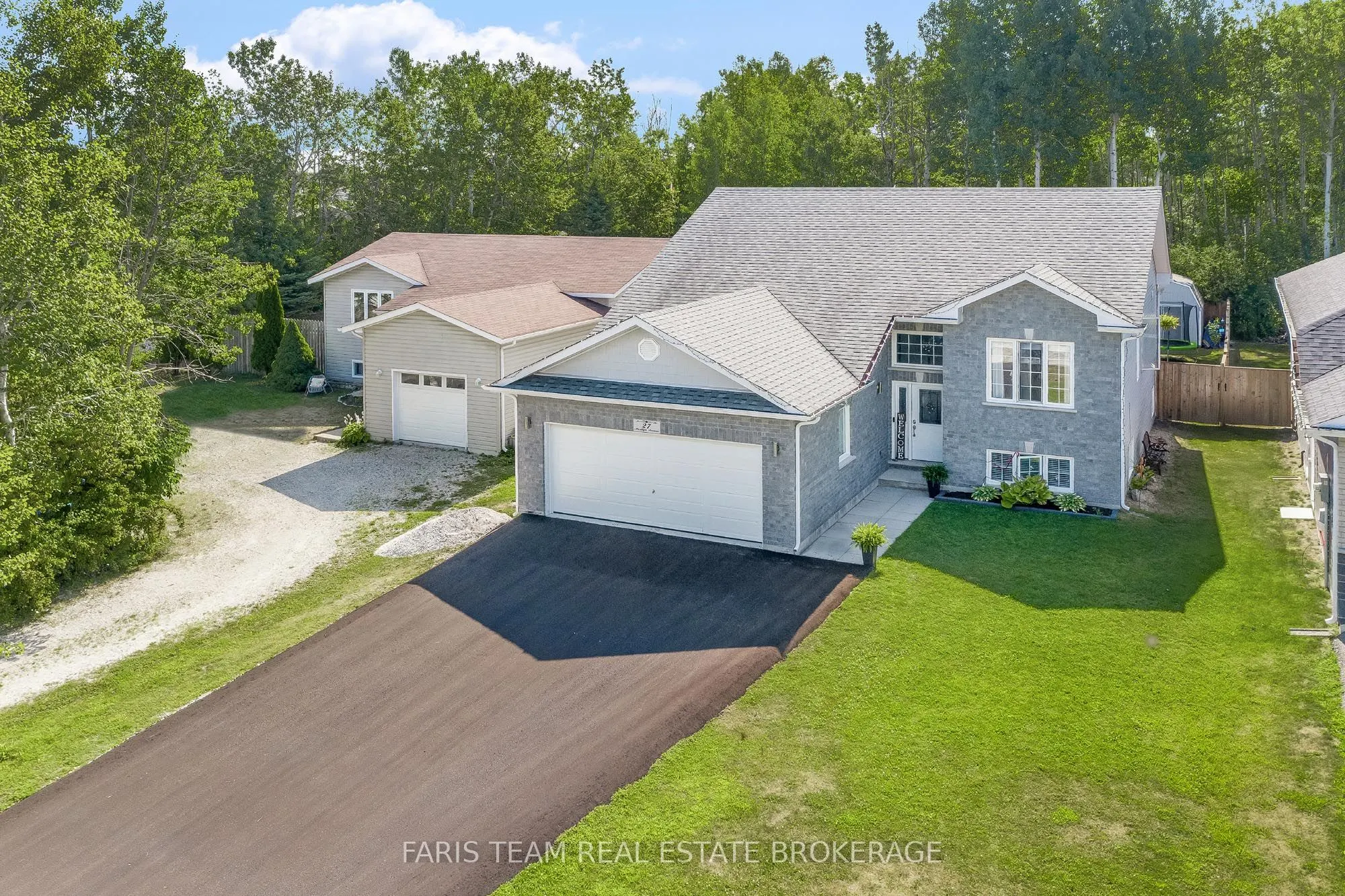 27 Marilyn Avenue S