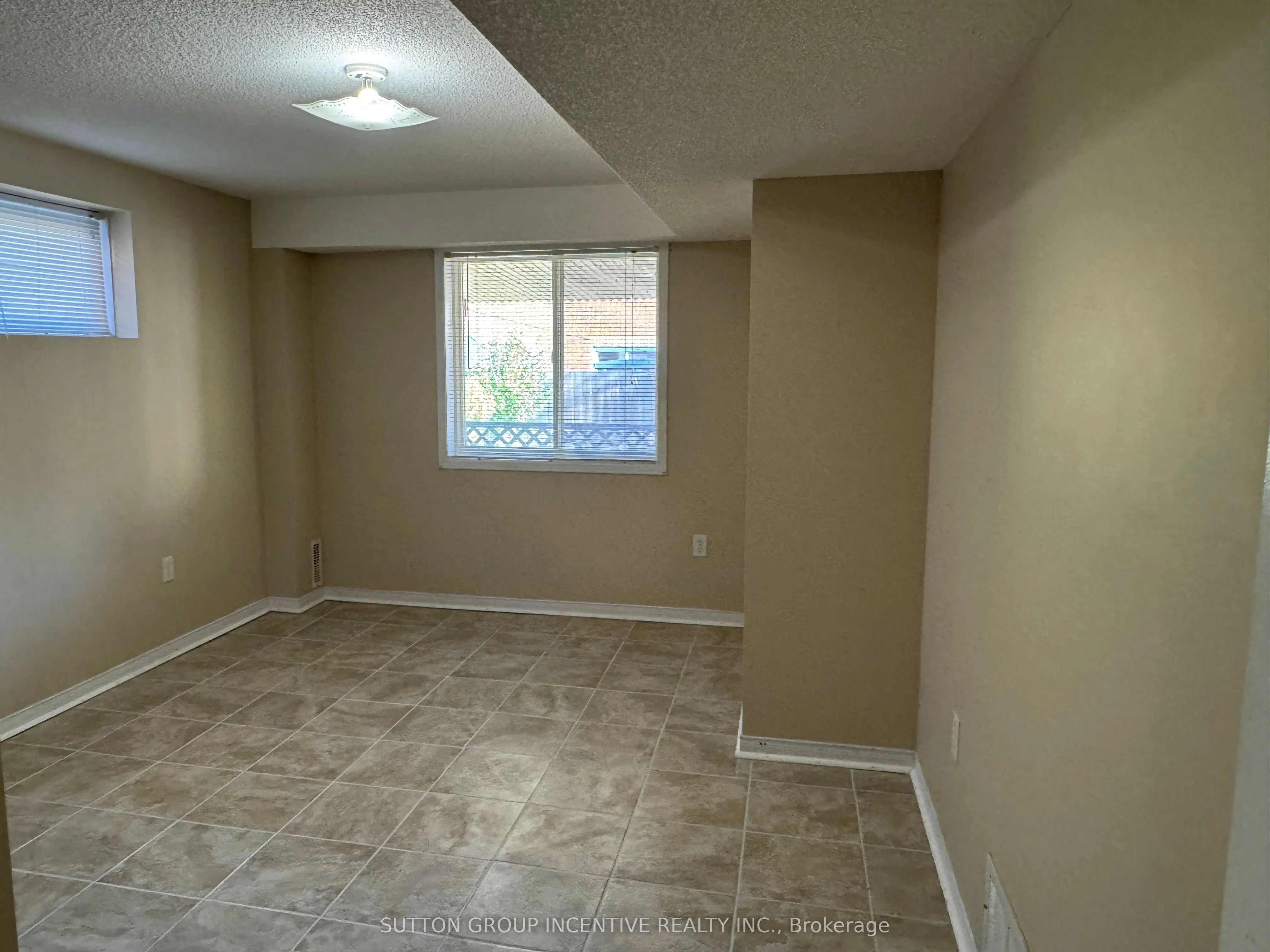 136 Nathan Crescent