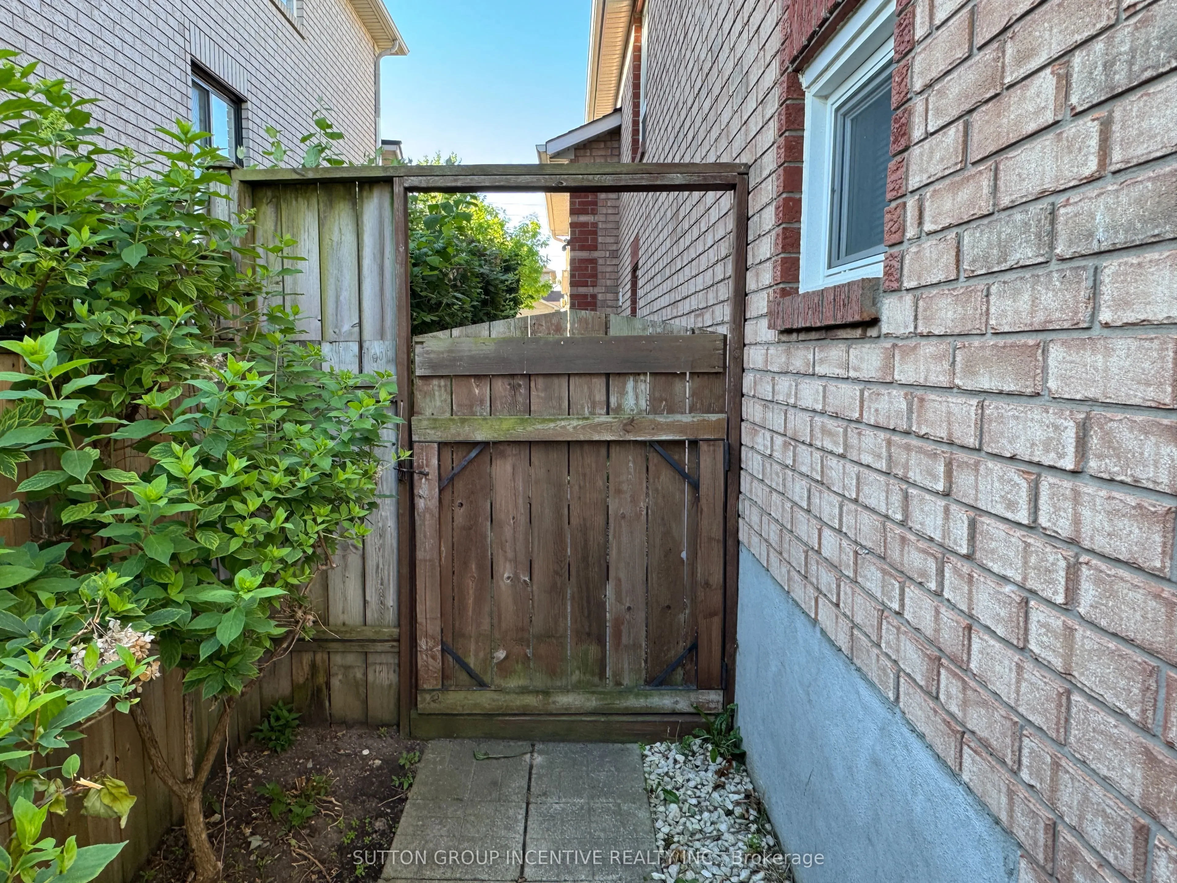 136 Nathan Crescent