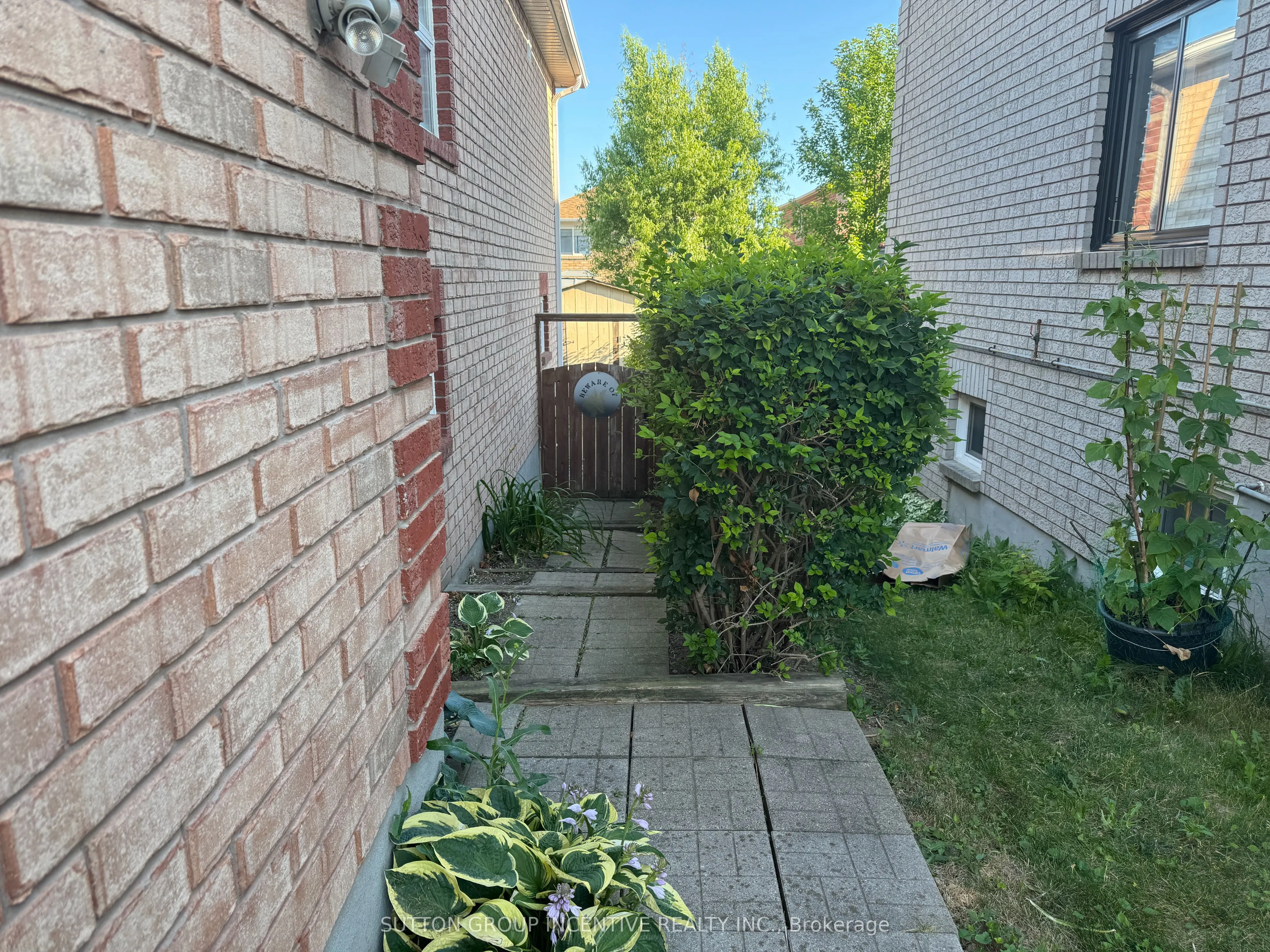 136 Nathan Crescent
