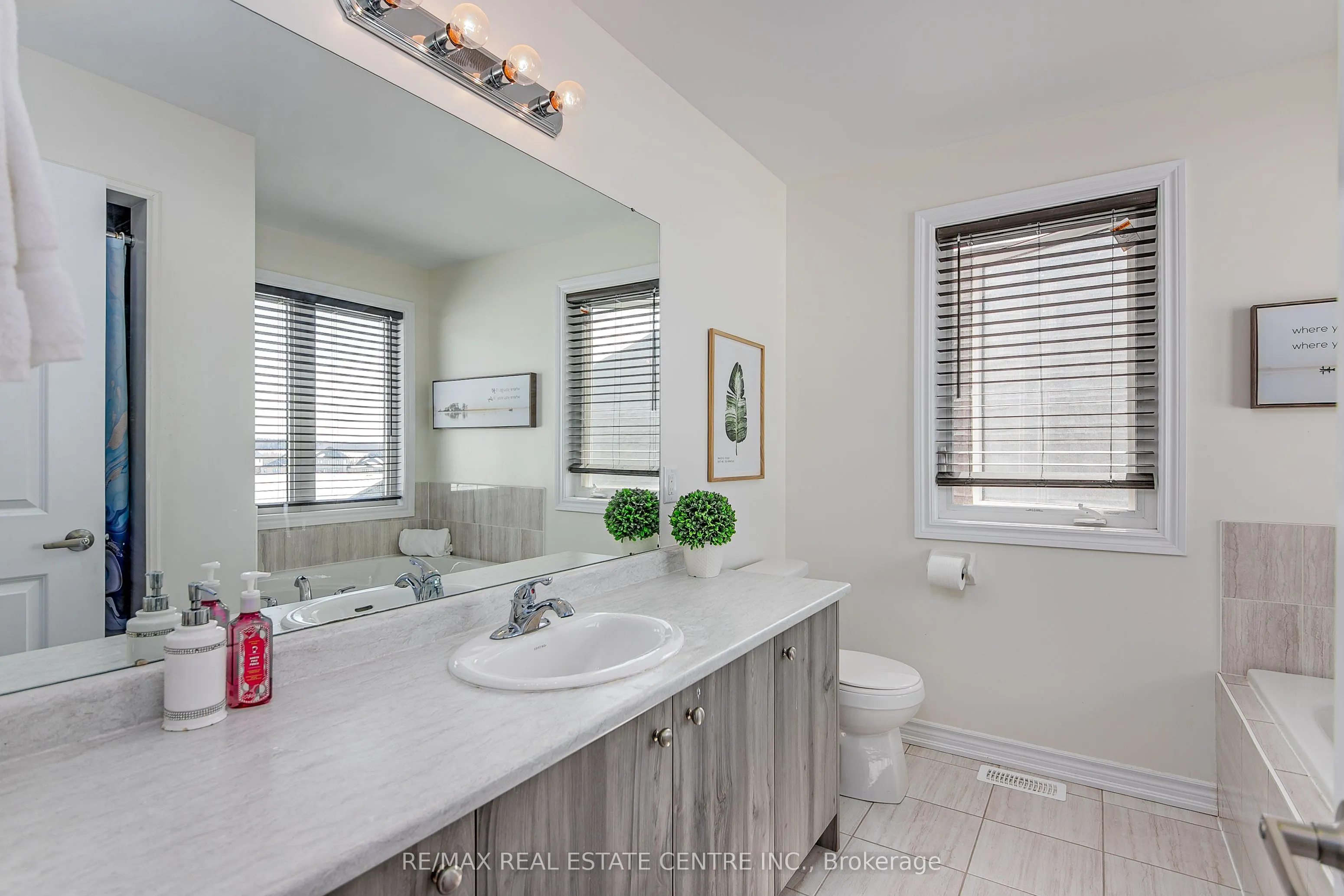 58 Atlantis Drive W