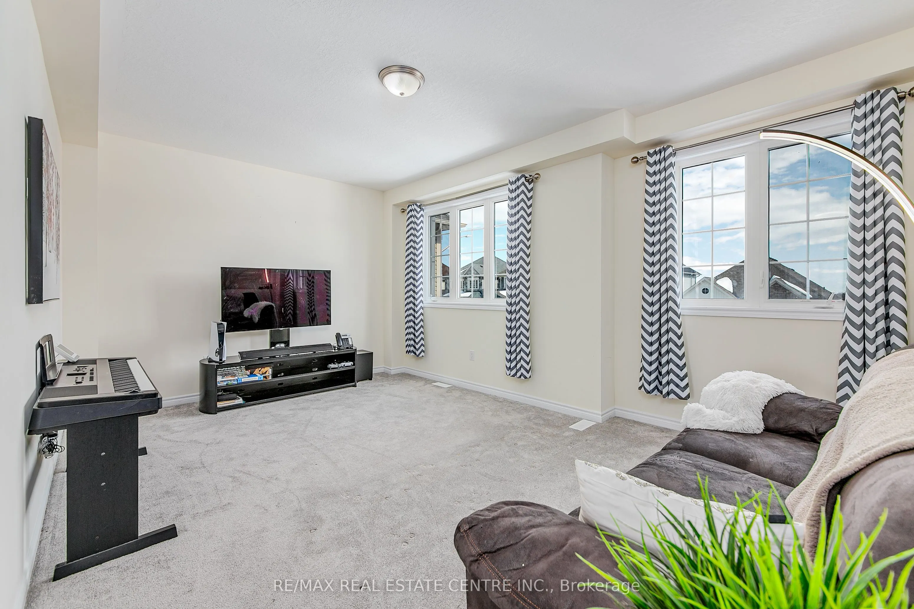58 Atlantis Drive W