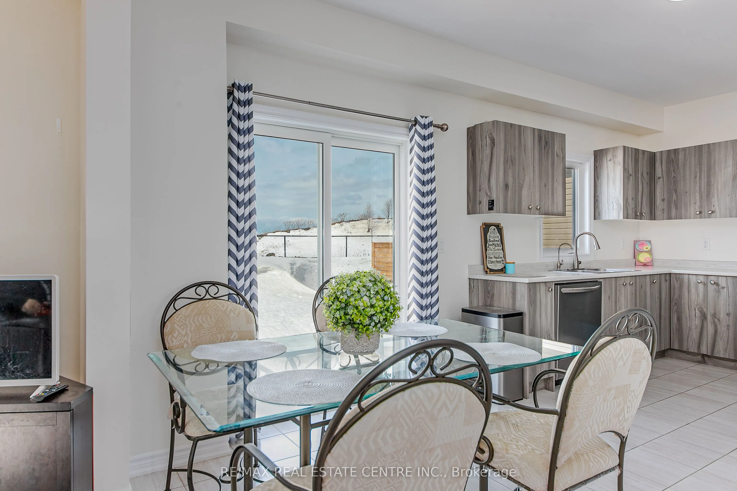 58 Atlantis Drive W