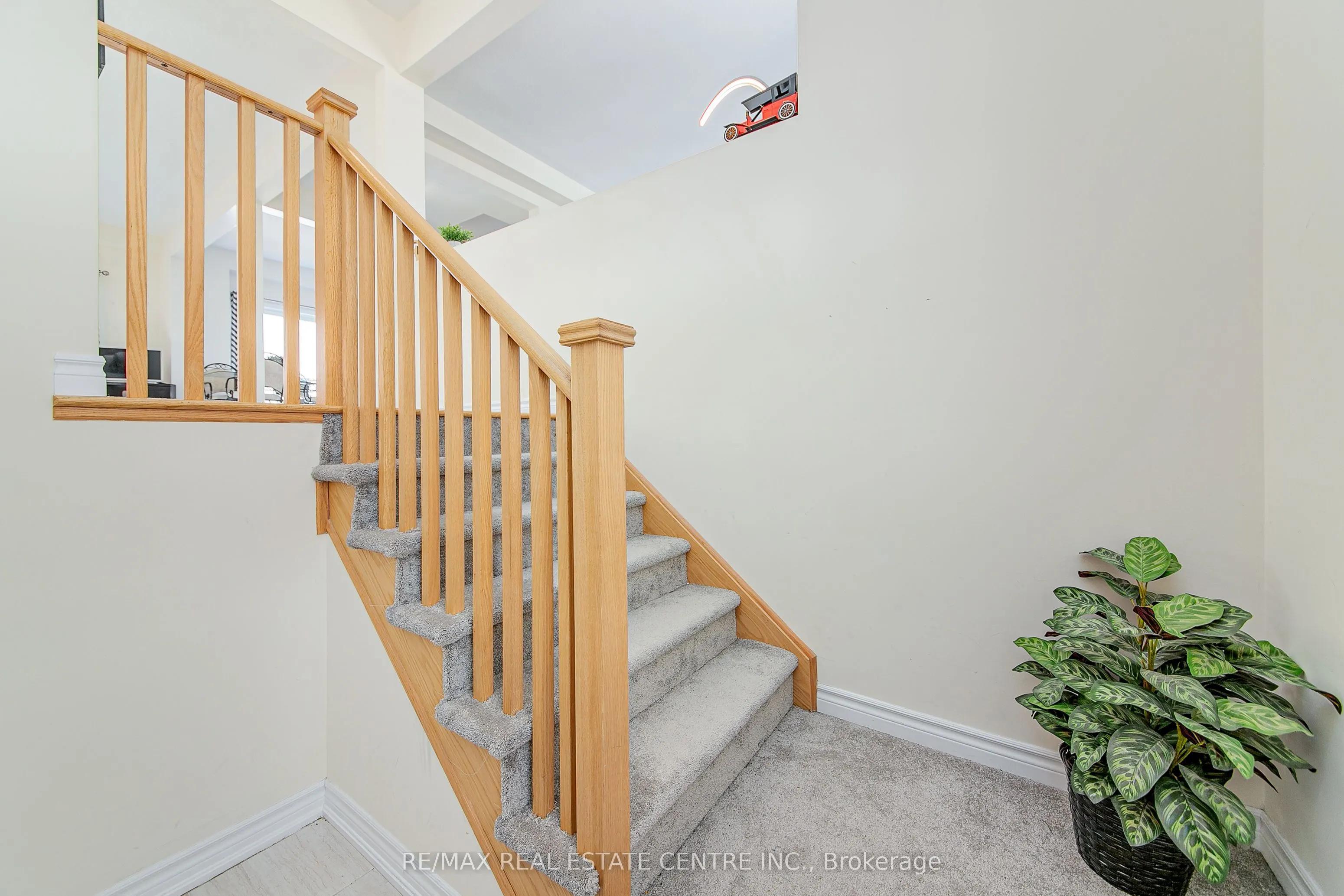 58 Atlantis Drive W
