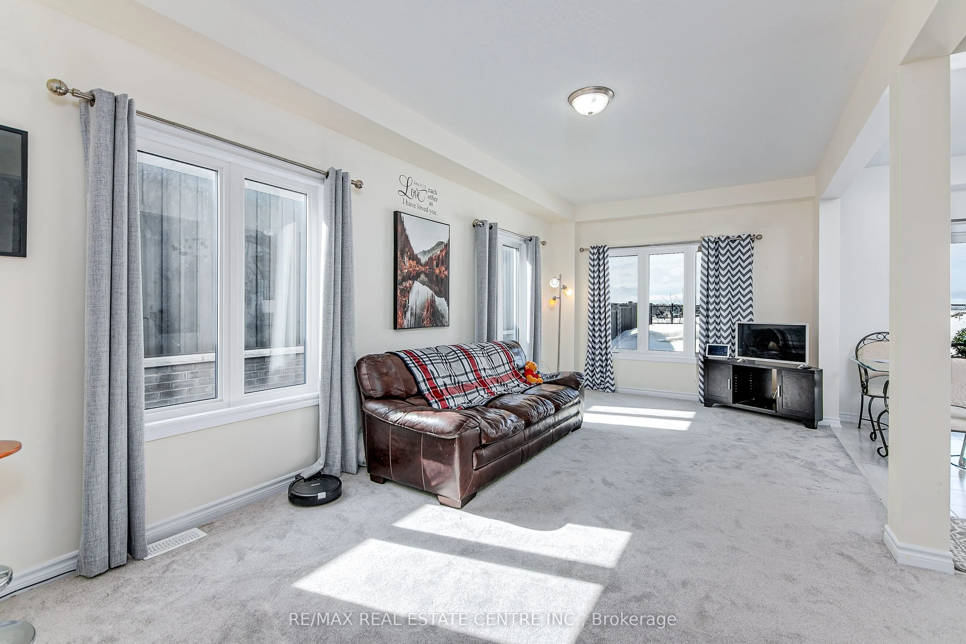58 Atlantis Drive W