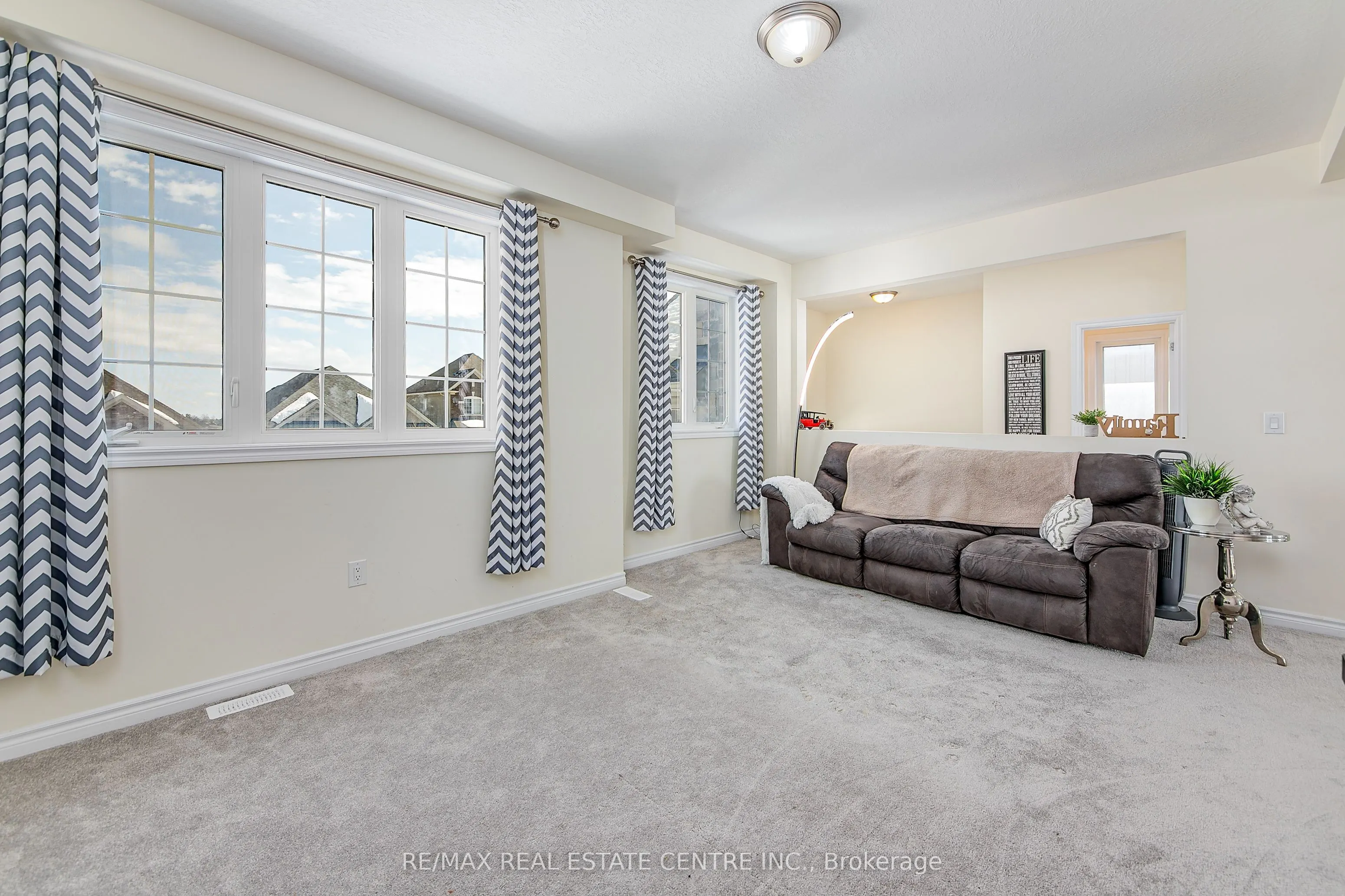 58 Atlantis Drive W