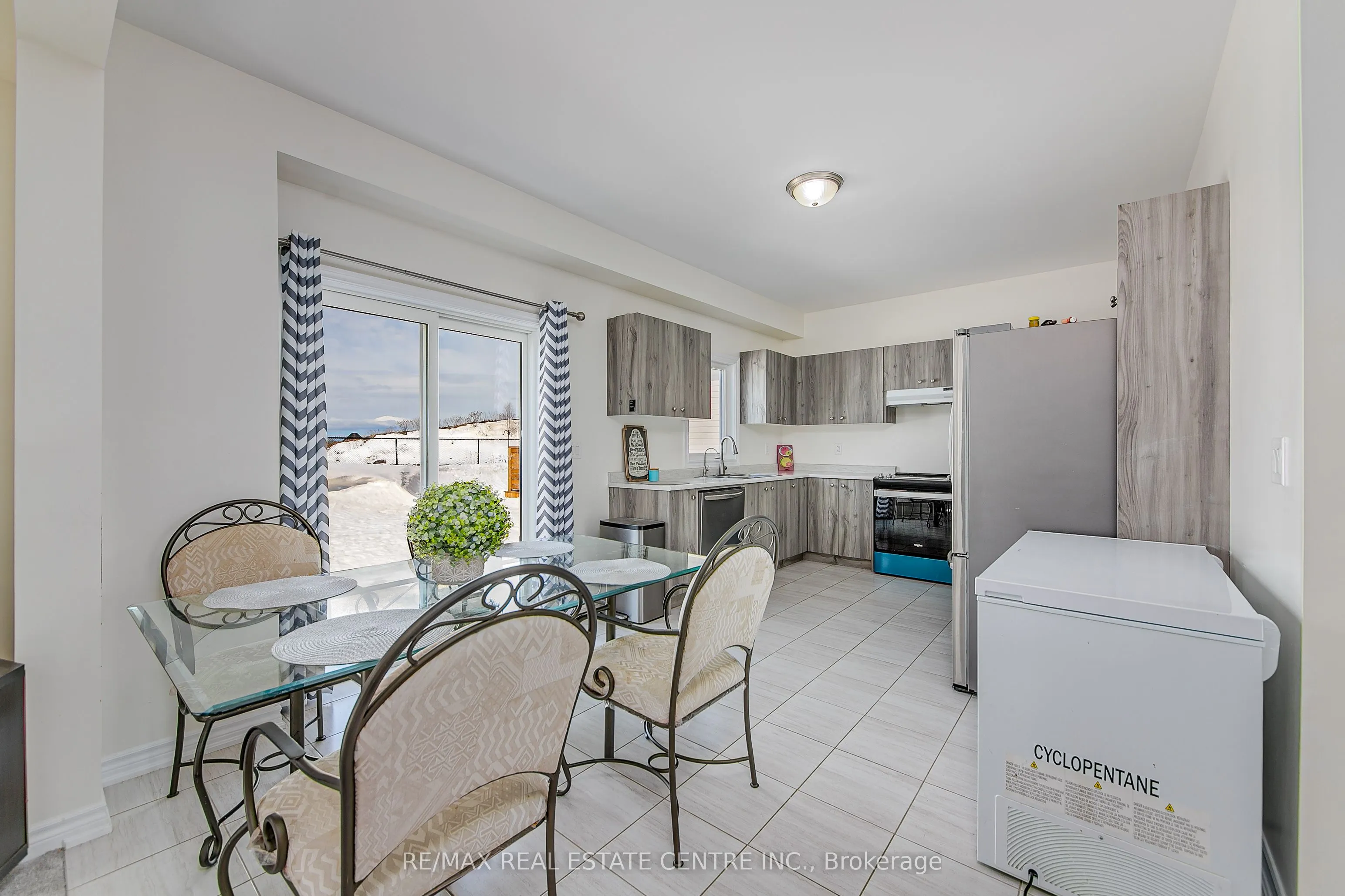 58 Atlantis Drive W