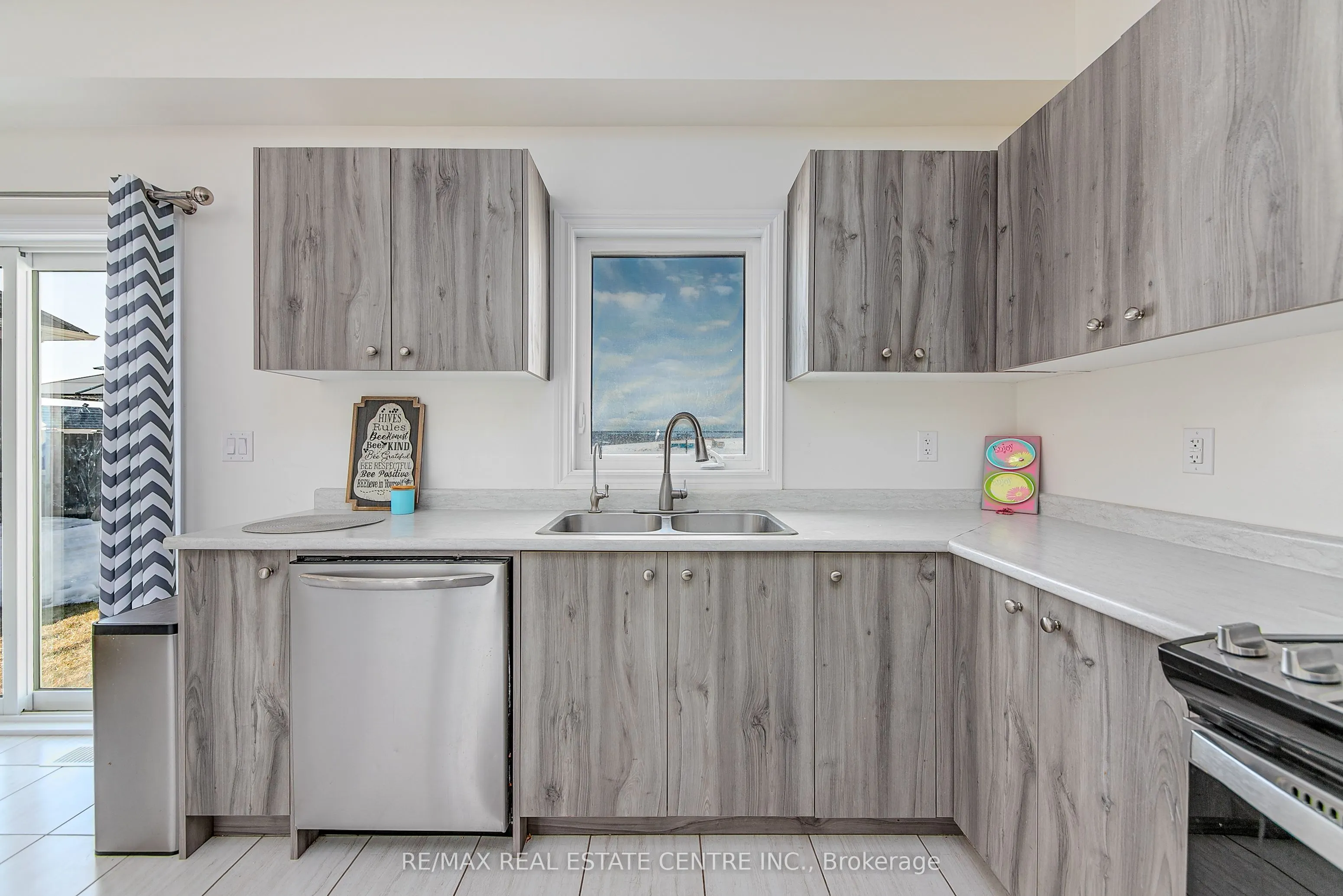 58 Atlantis Drive W