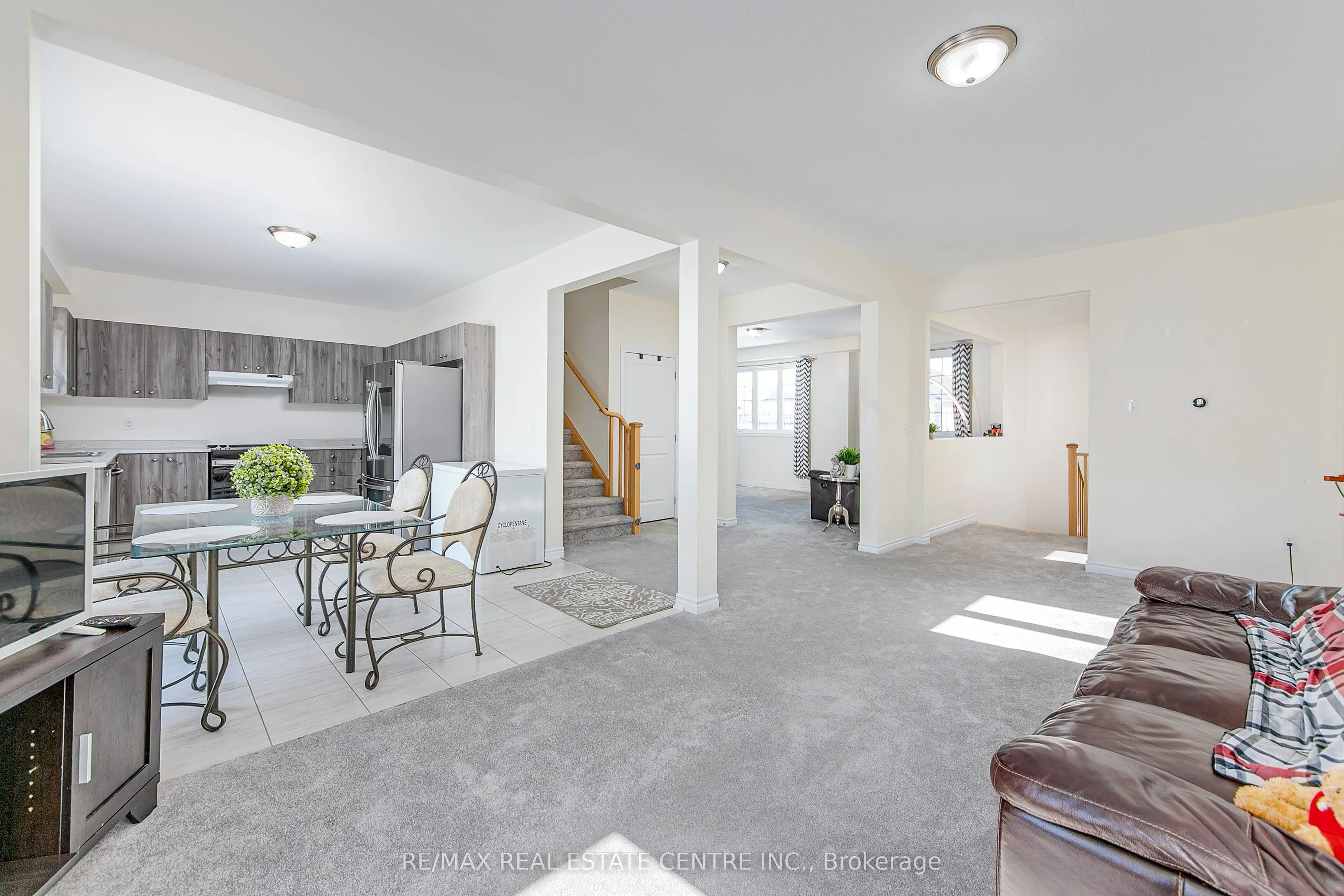 58 Atlantis Drive W
