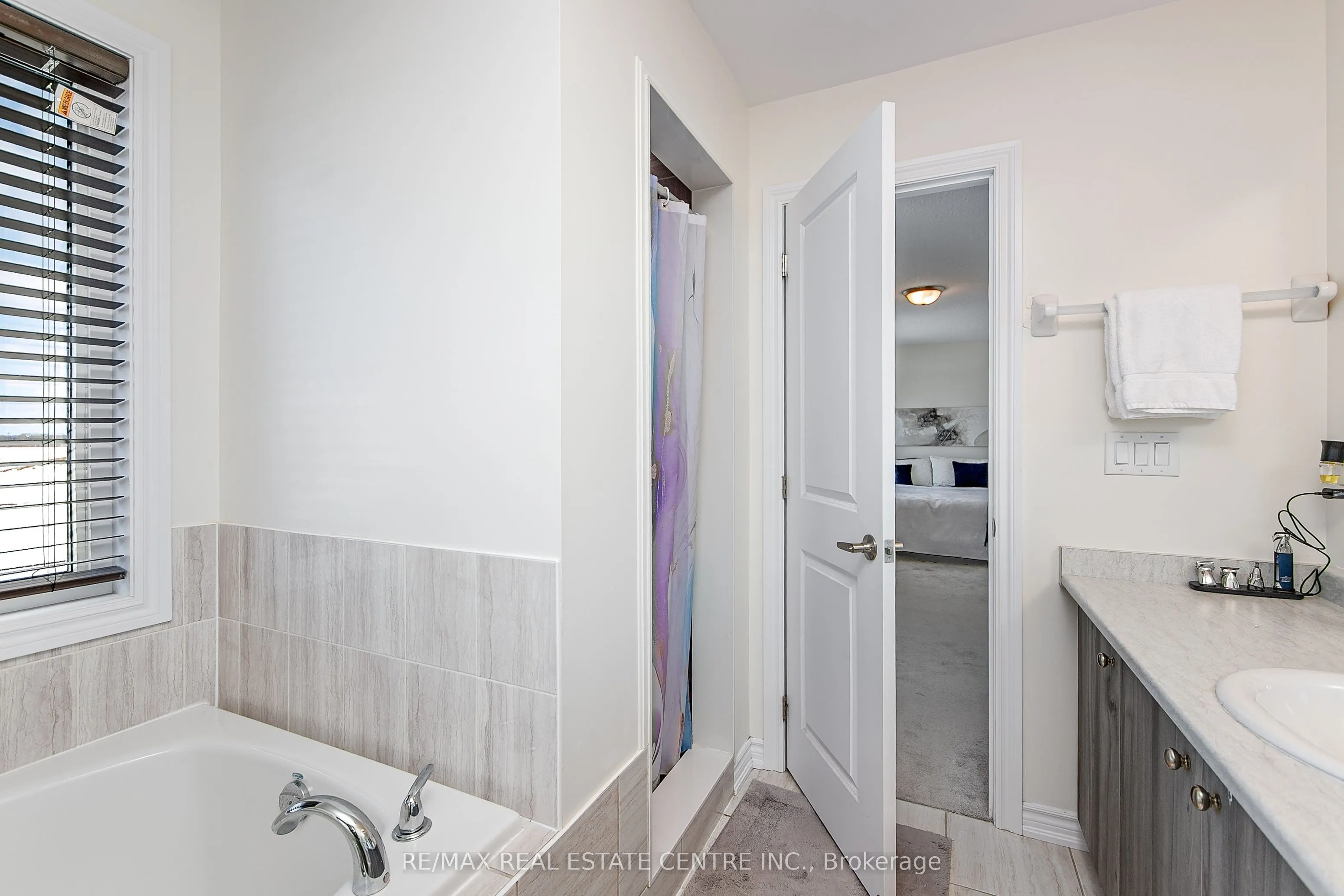 58 Atlantis Drive W