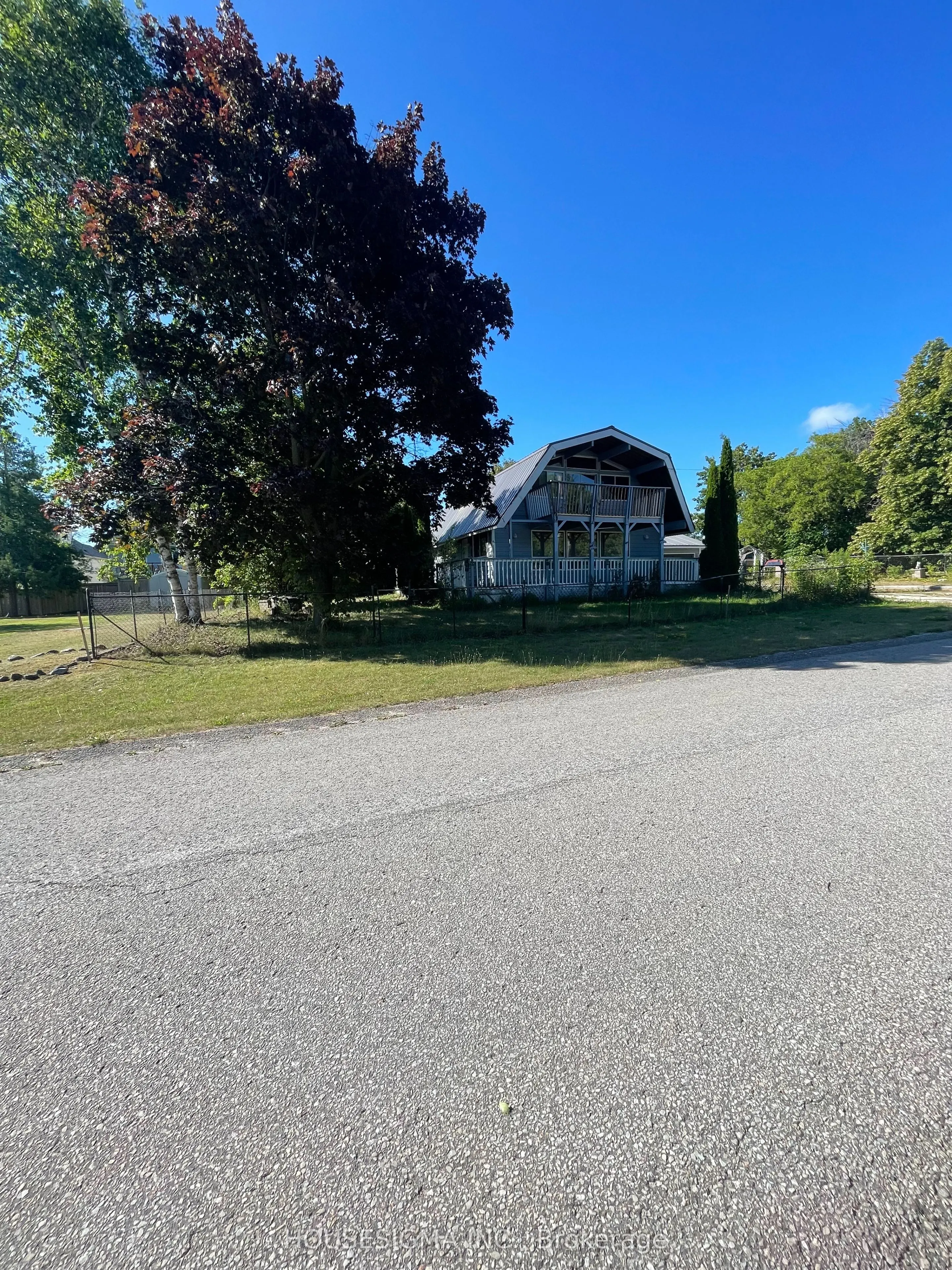 13 Bayview Avenue