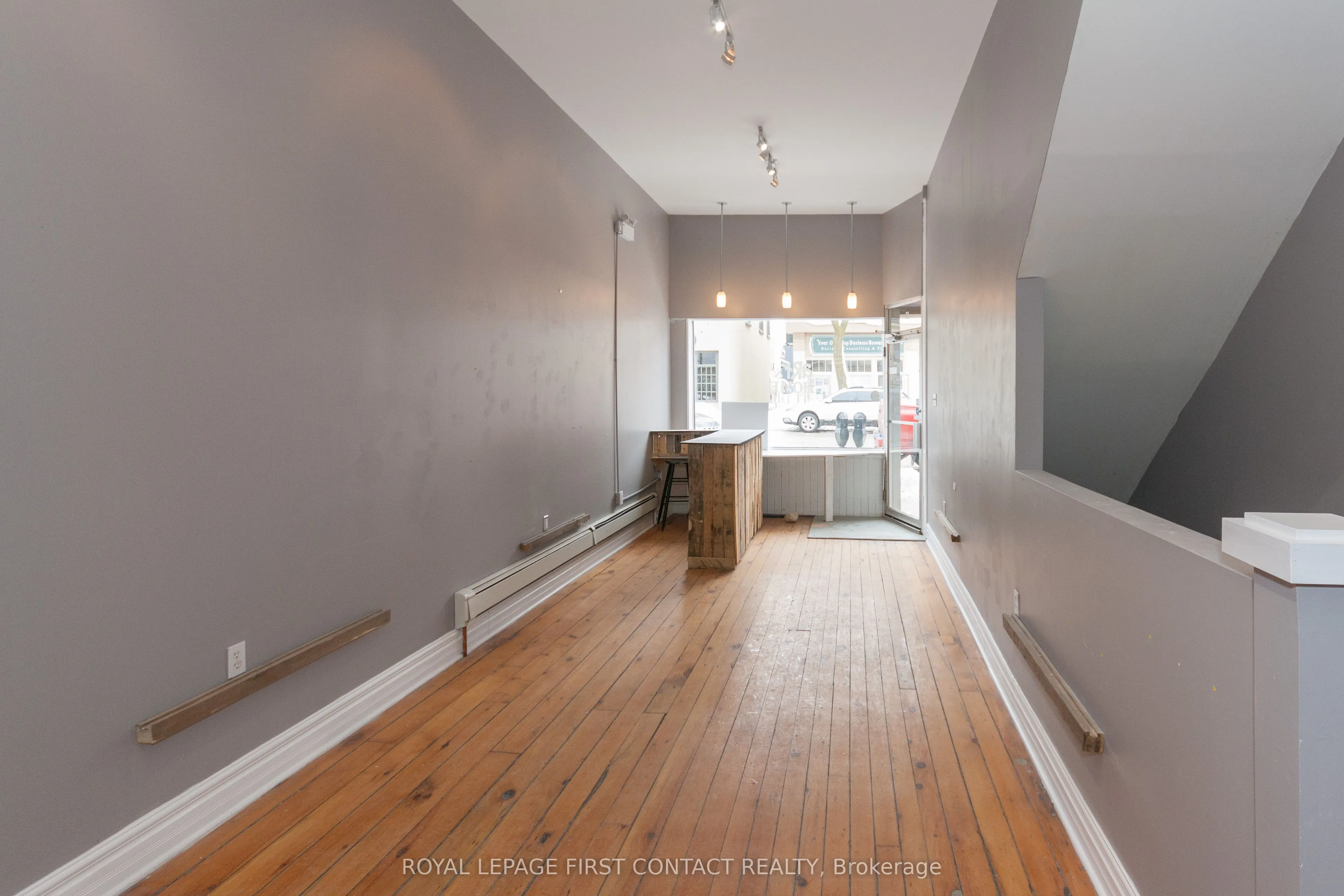 17 Peter Street S